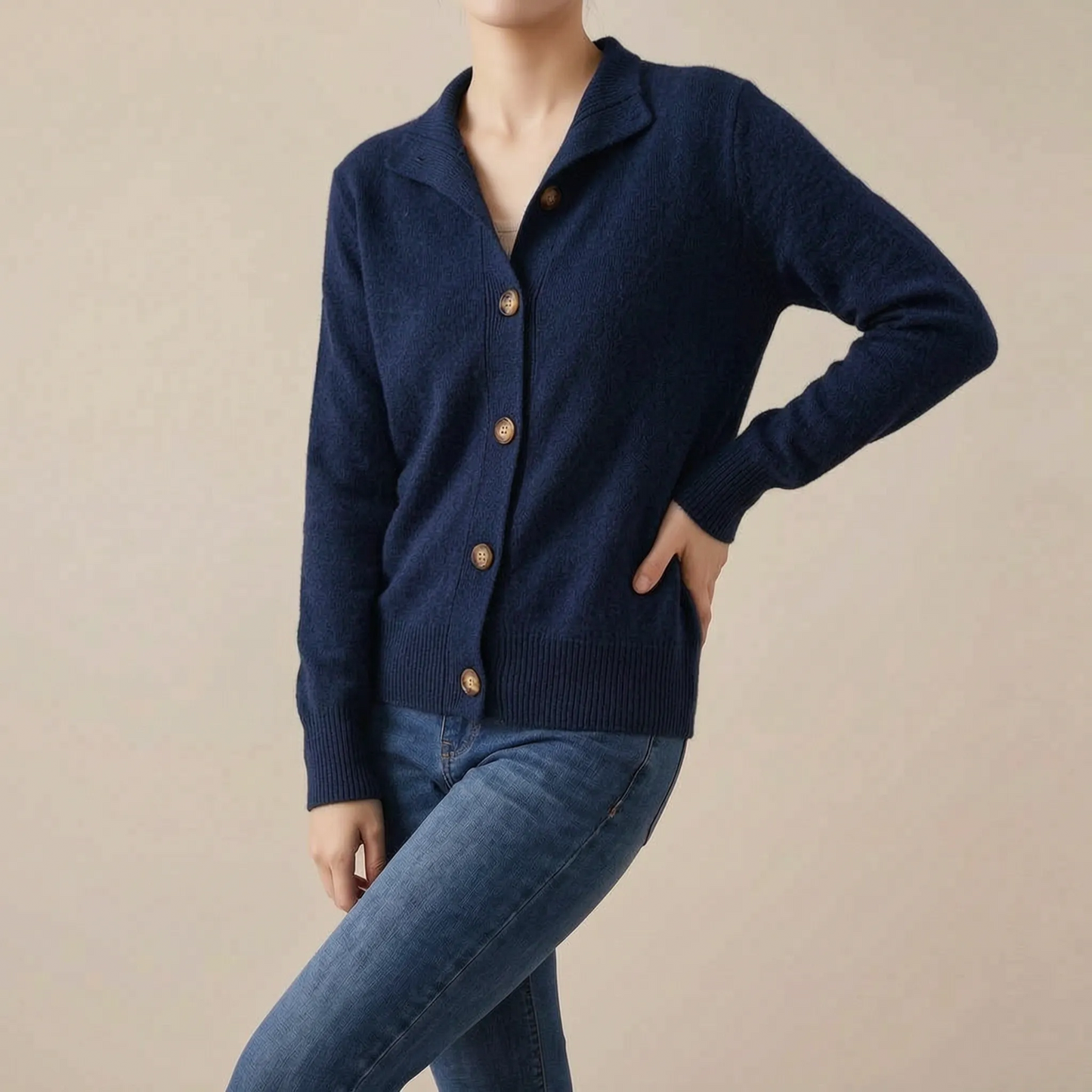 Alvora | Kurze Strickjacke Mit Kragen