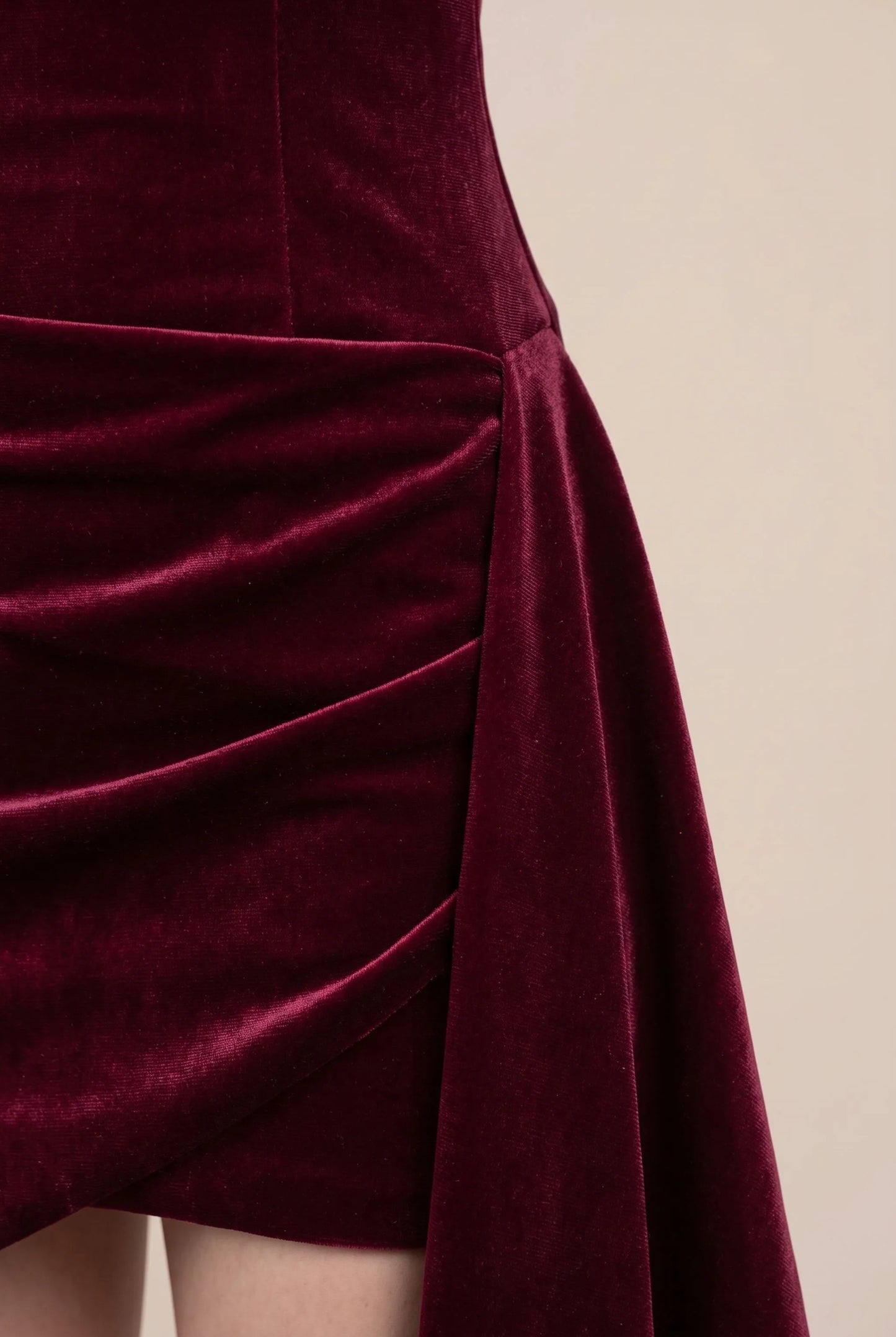 Drapely | Figurbetontes Trägerloses Minikleid Für Den Abend