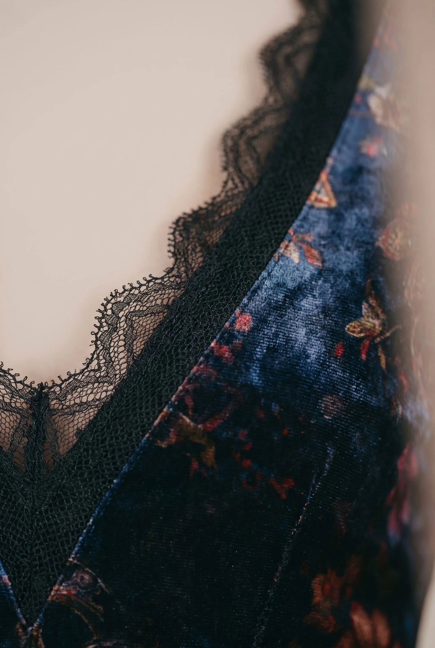 Mystira | Kurzes Abendkleid Mit Blumenmuster