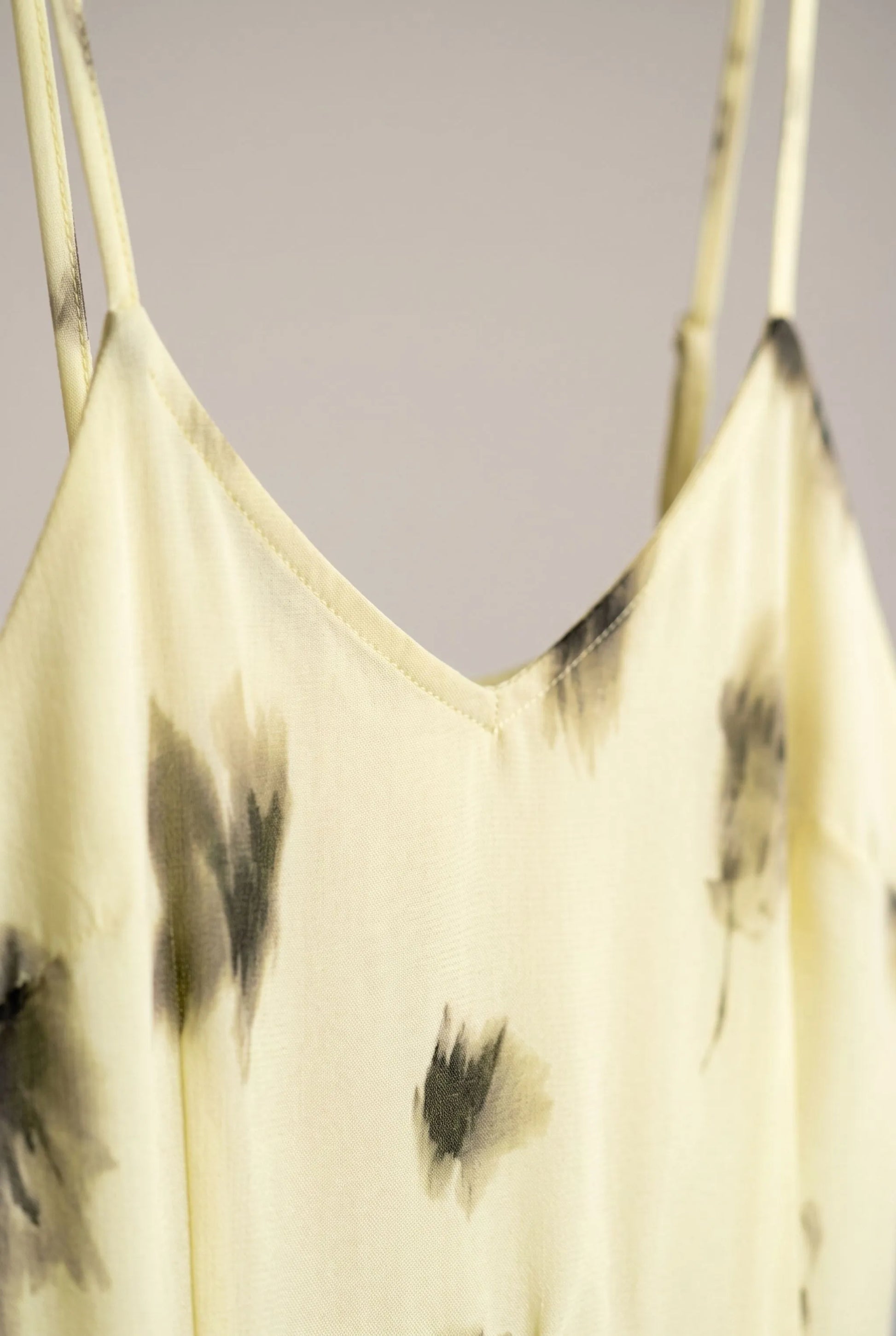 Aeriya | Fließendes Midi-Kleid Mit Abstraktem Print