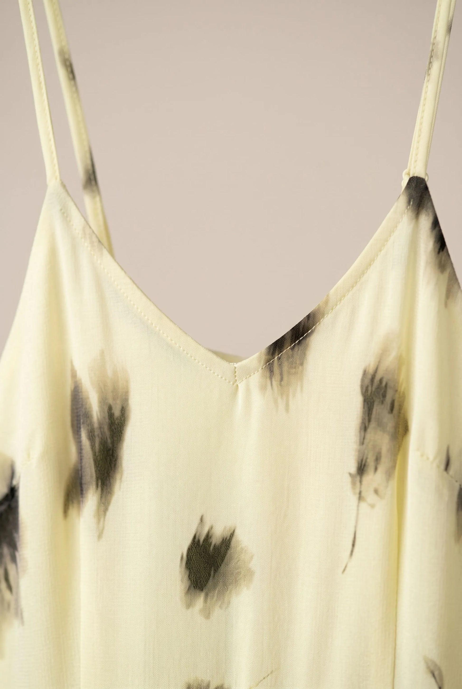 Aeriya | Fließendes Midi-Kleid Mit Abstraktem Print
