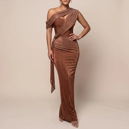 Aesthel | Asymmetrisches Abendkleid Mit Markanter Schulterdrapierung