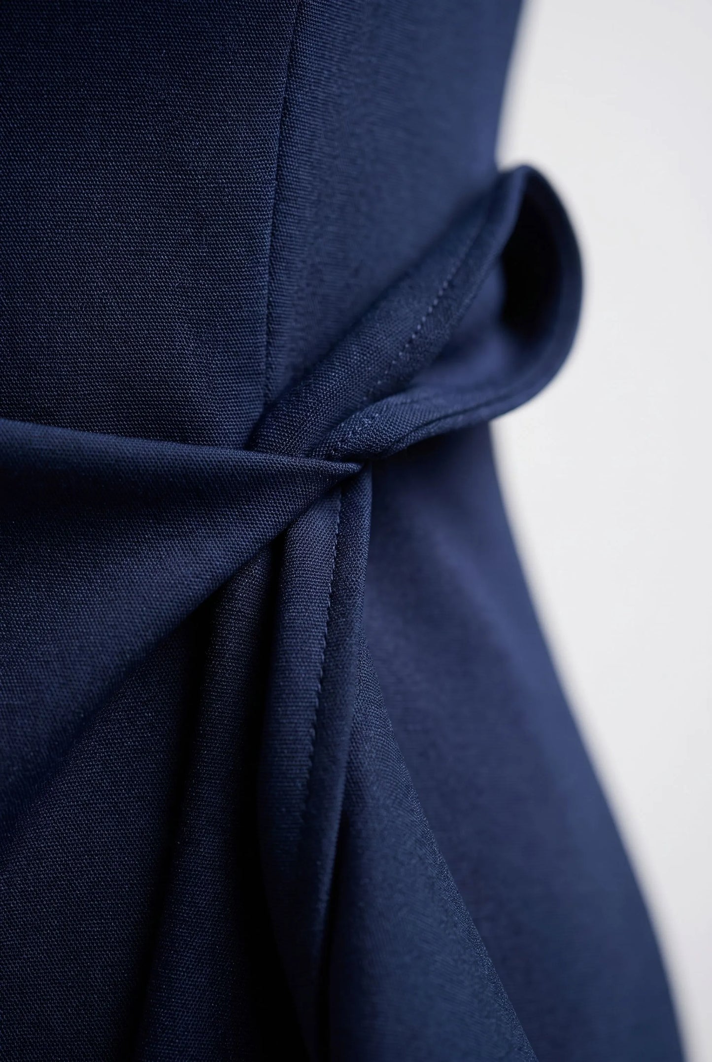 Allura | Ärmelloses Asymmetrisches Midikleid