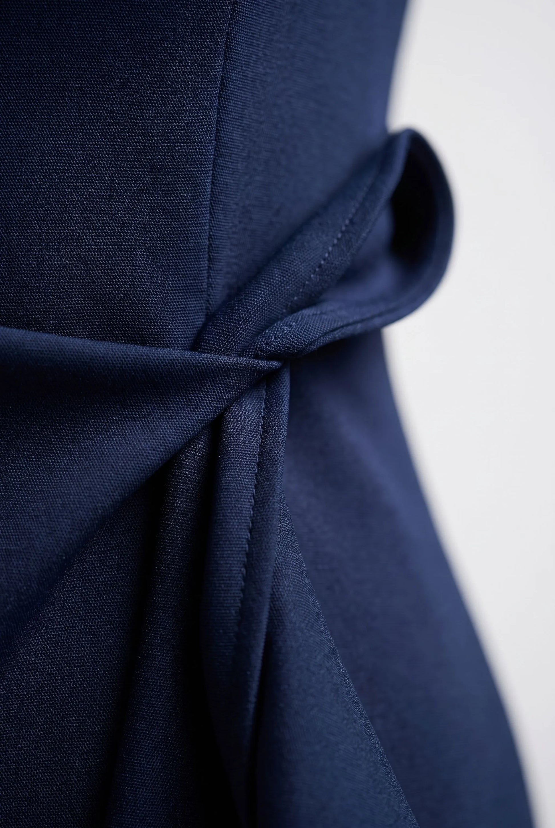 Allura | Ärmelloses Asymmetrisches Midikleid