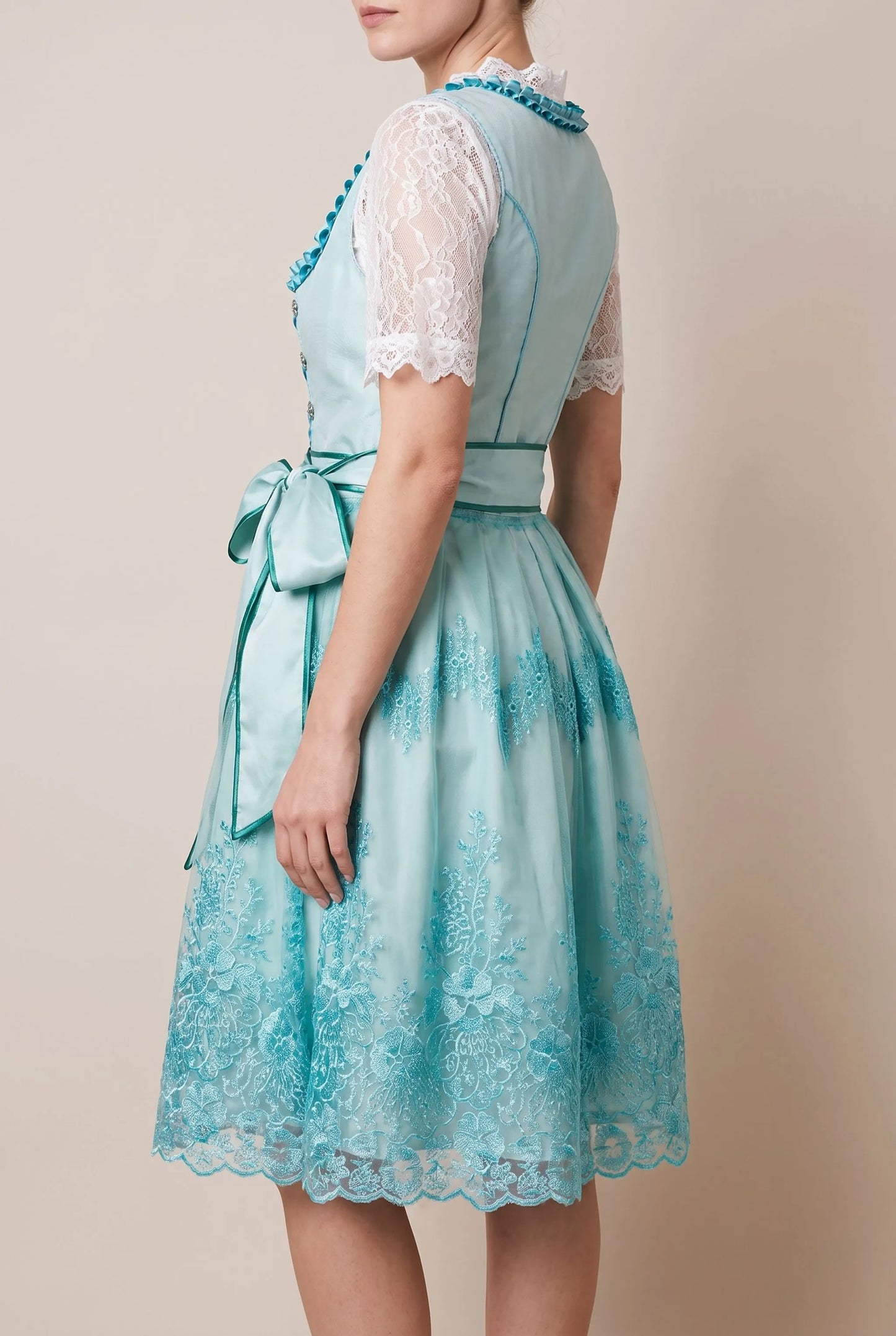 AlpineCharm | Zweiteiliges Dirndl Mit Floraler Schürze