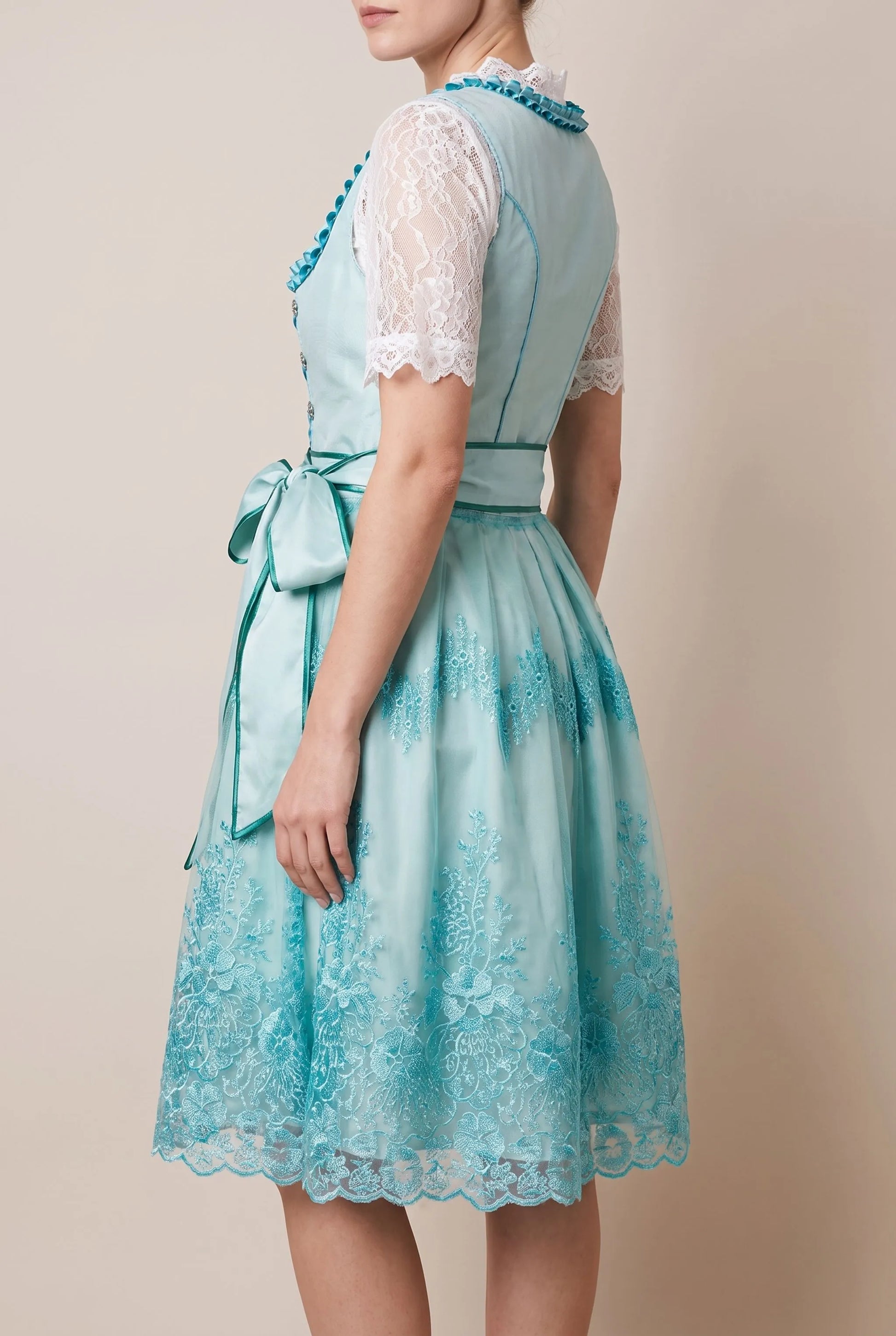 AlpineCharm | Zweiteiliges Dirndl Mit Floraler Schürze