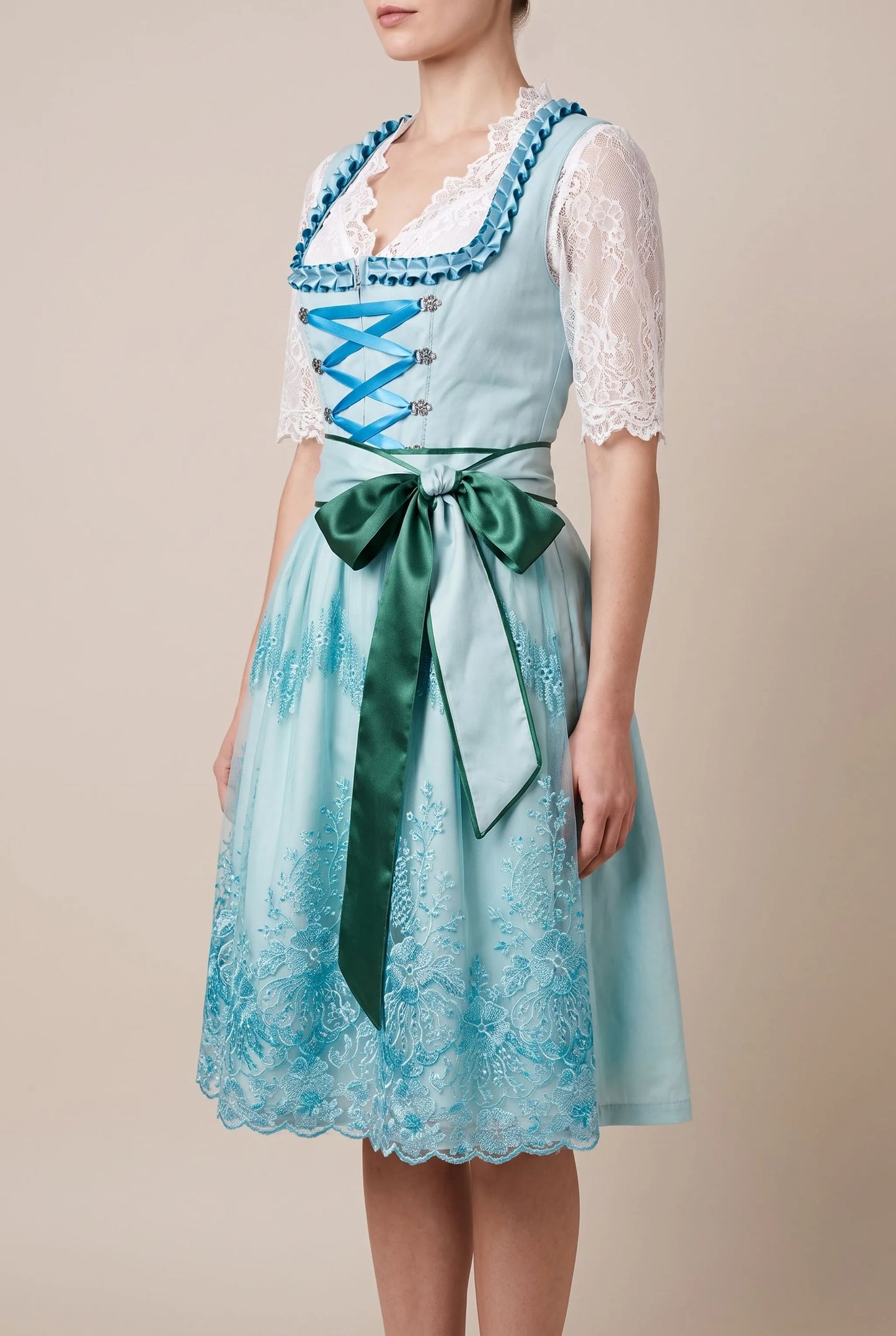 AlpineCharm | Zweiteiliges Dirndl Mit Floraler Schürze