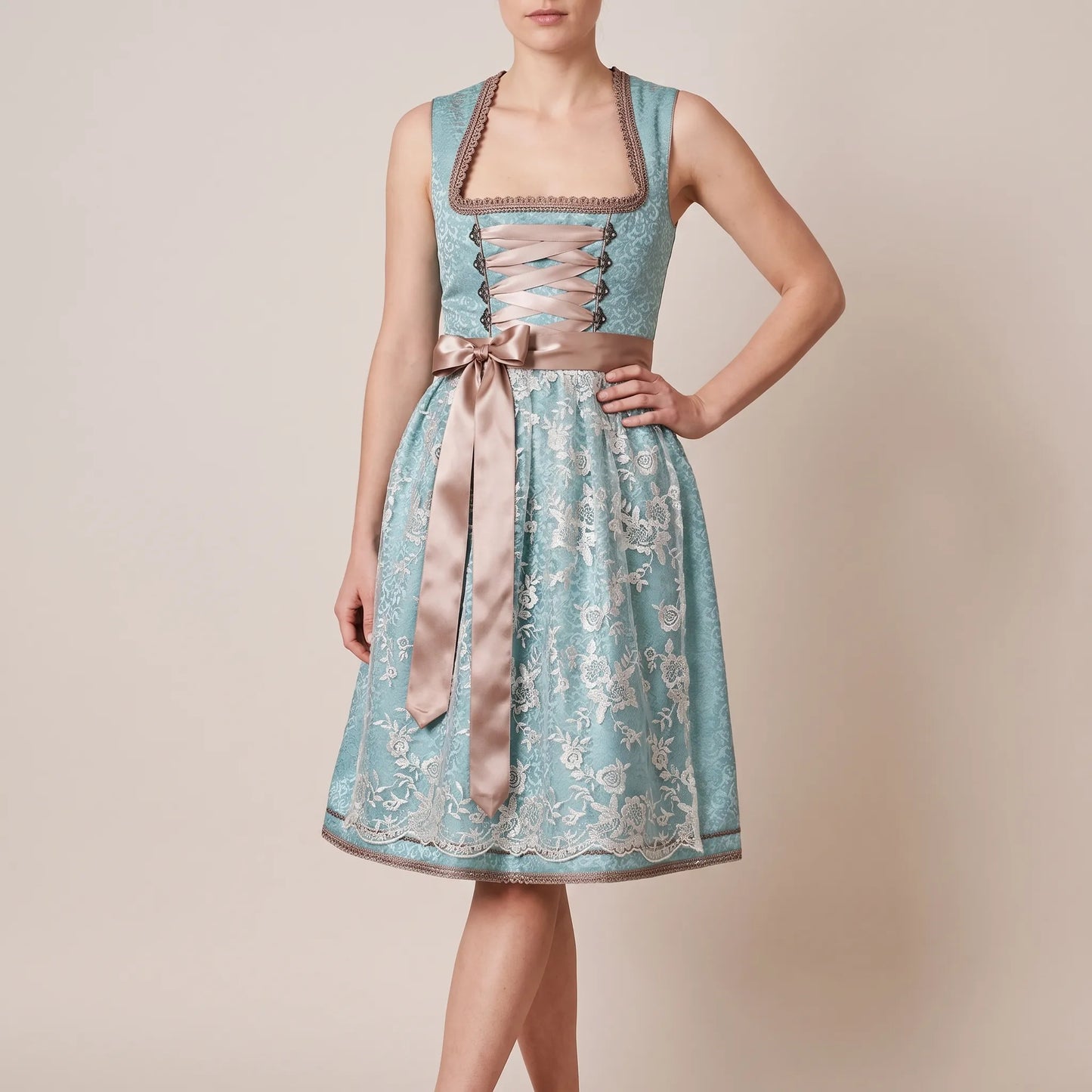 AlpineCharm | Zweiteiliges Dirndl Mit Floraler Schürze