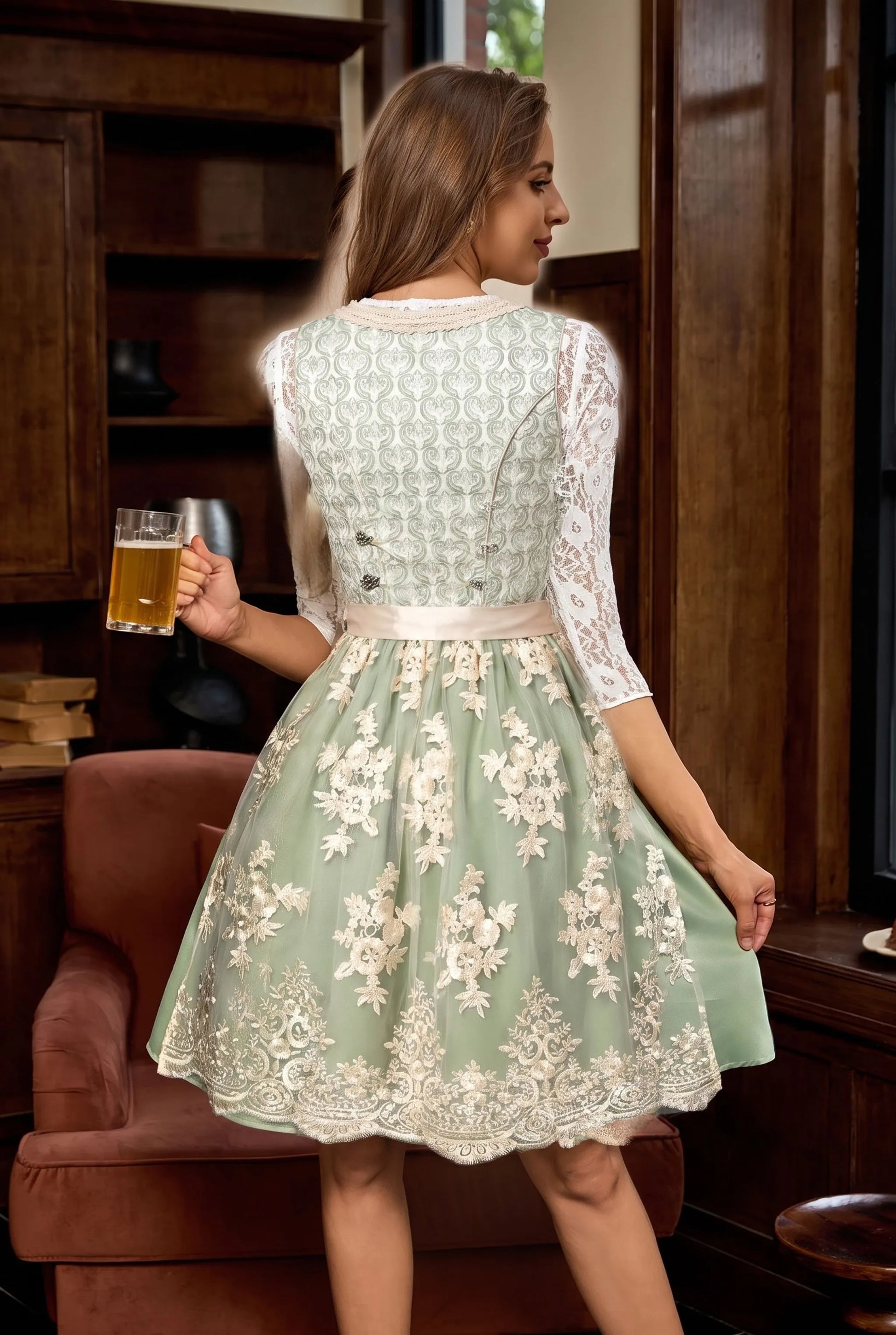 Alveria | Ärmelloses Dirndl Mit Blumenstickerei