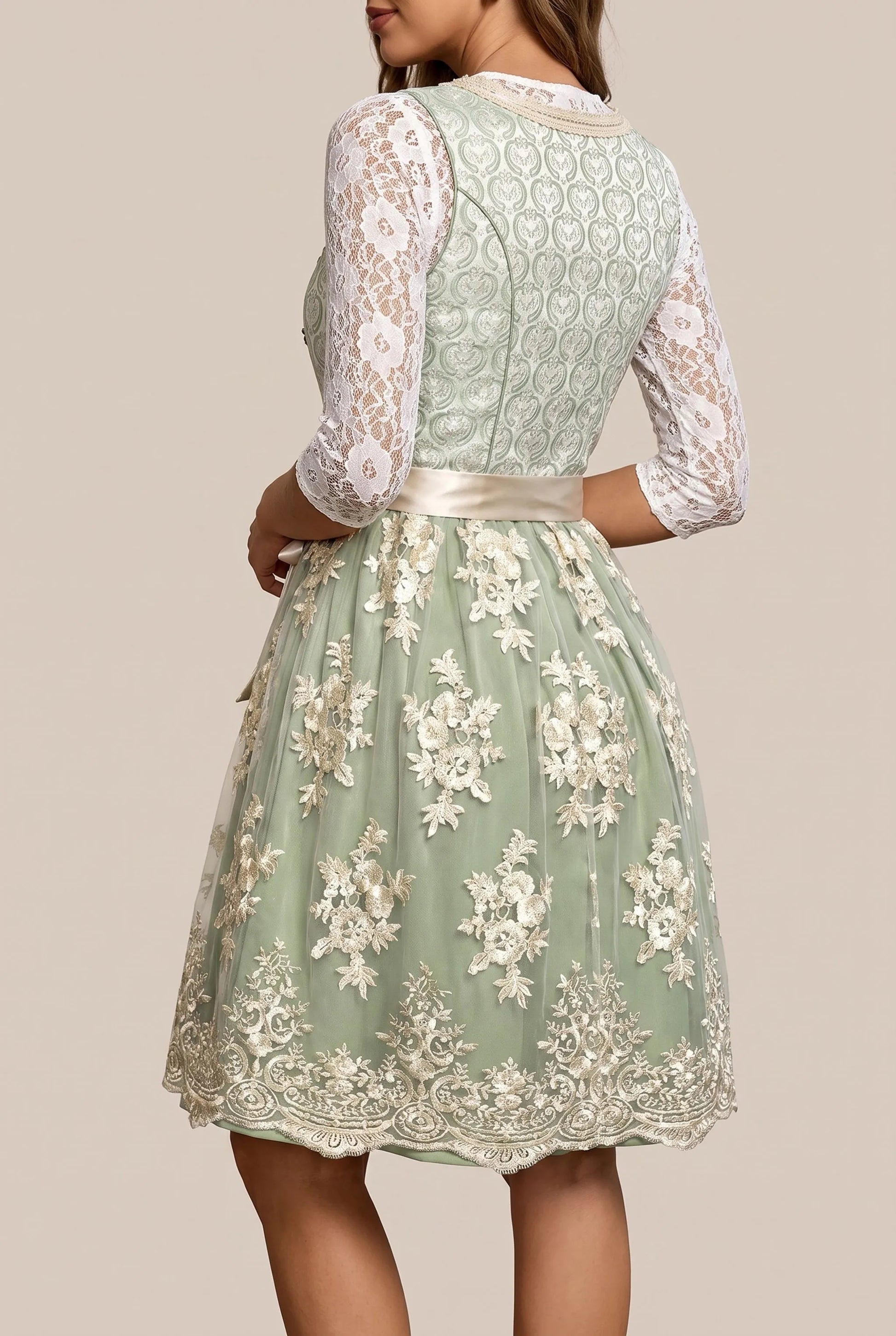 Alveria | Ärmelloses Dirndl Mit Blumenstickerei