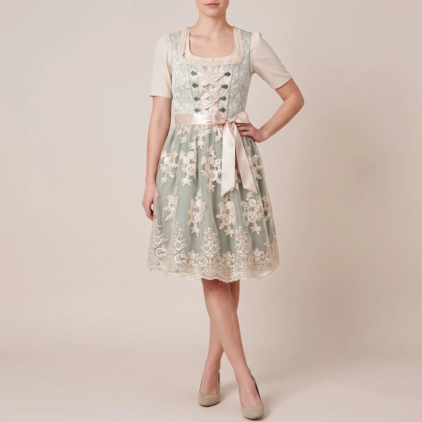Alveria | Ärmelloses Dirndl Mit Blumenstickerei