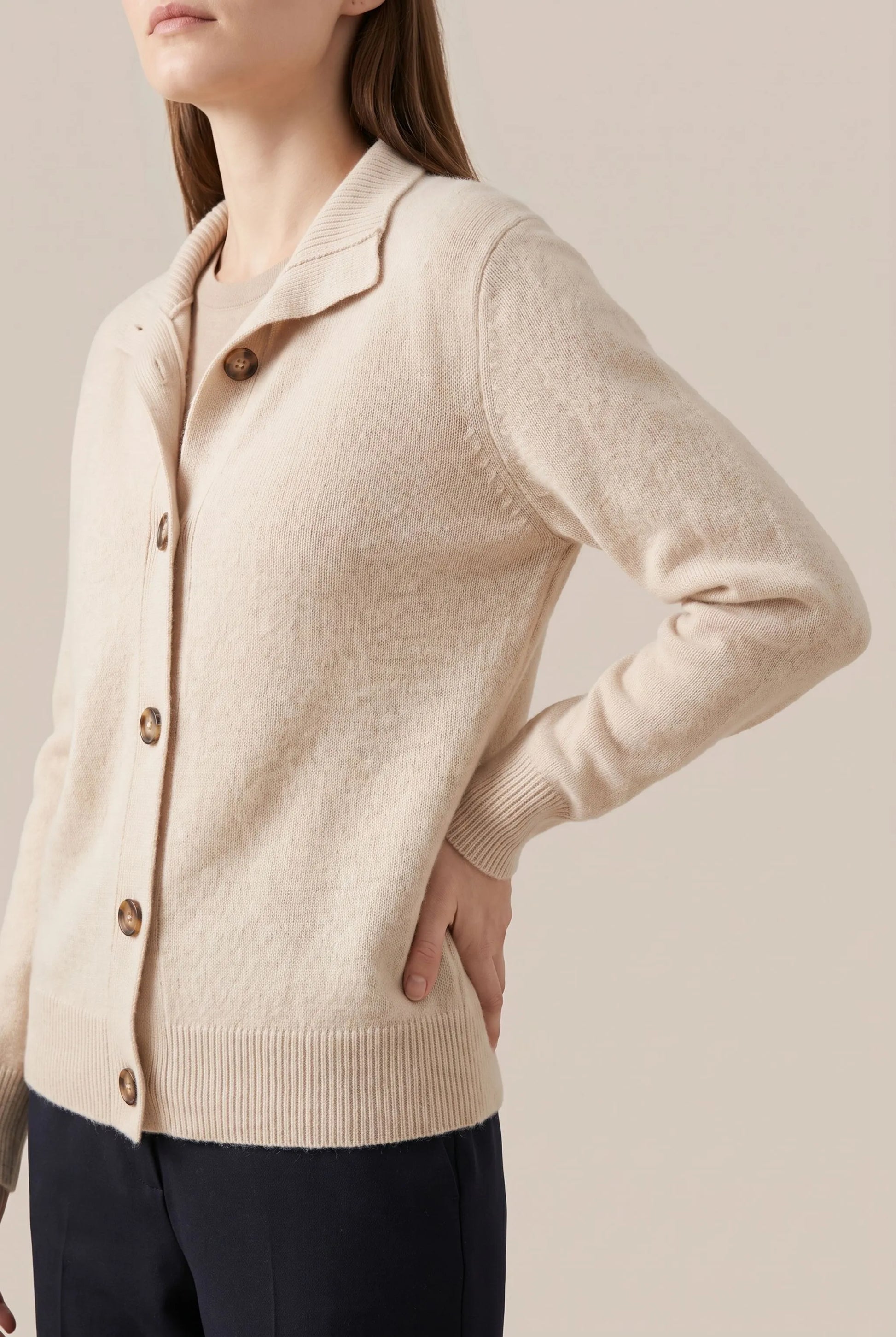 Alvora | Kurze Strickjacke Mit Kragen