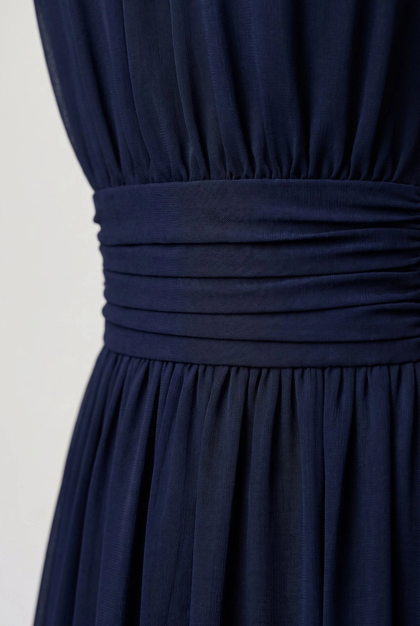 Alys | Ärmelloses Midikleid Mit Raffungen