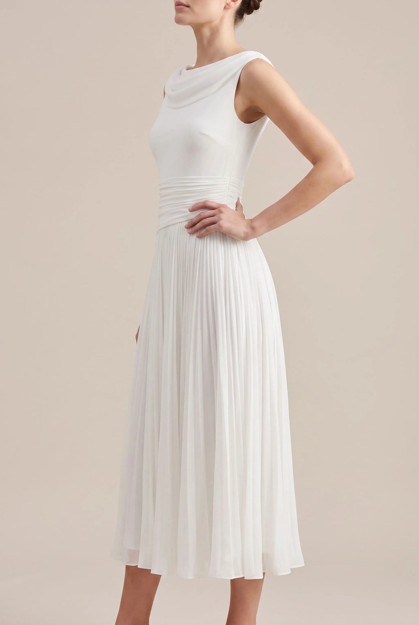 Avelore | Elegantes Ärmelloses Midikleid