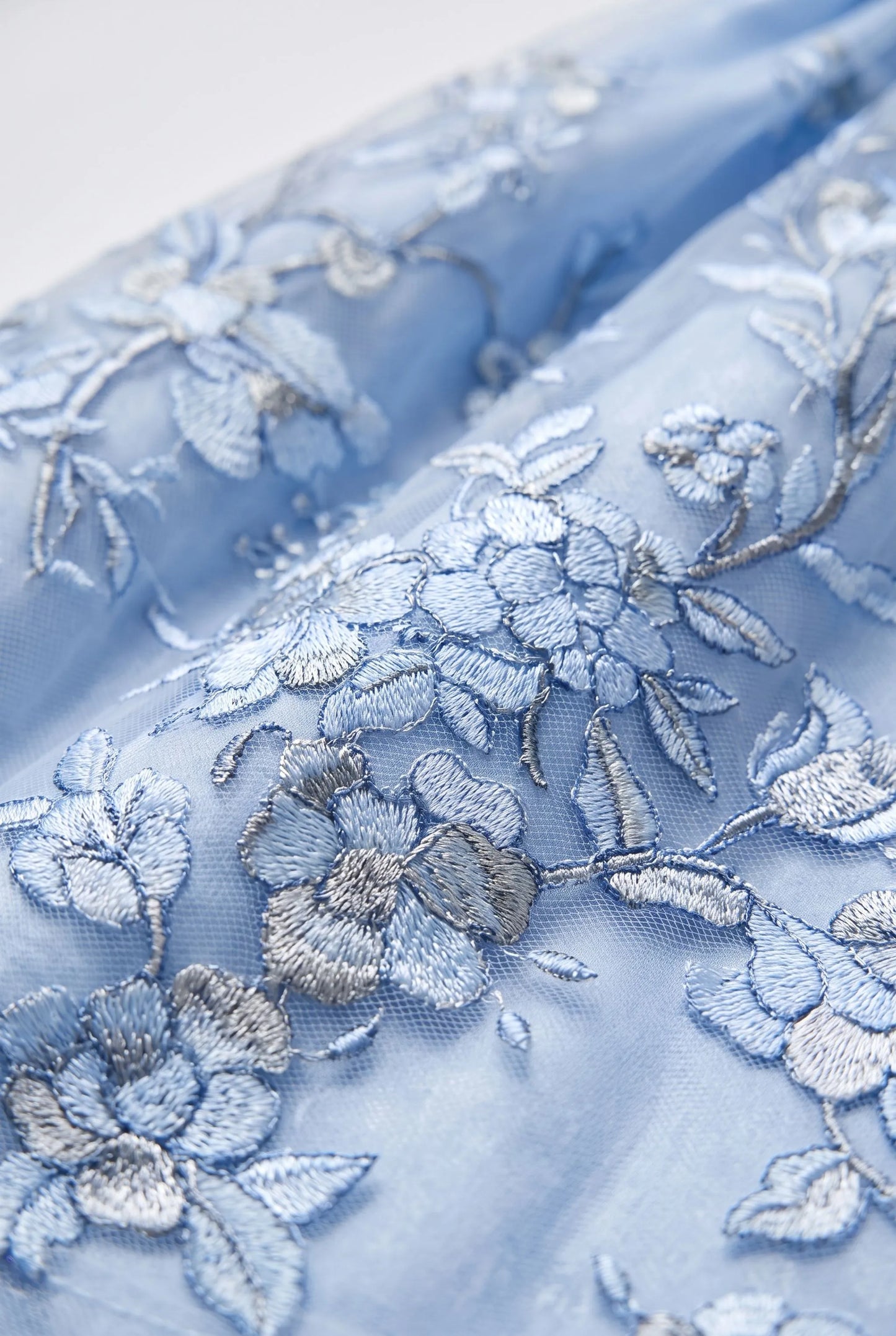 Bavara | Klassisches Hellblaues Dirndl