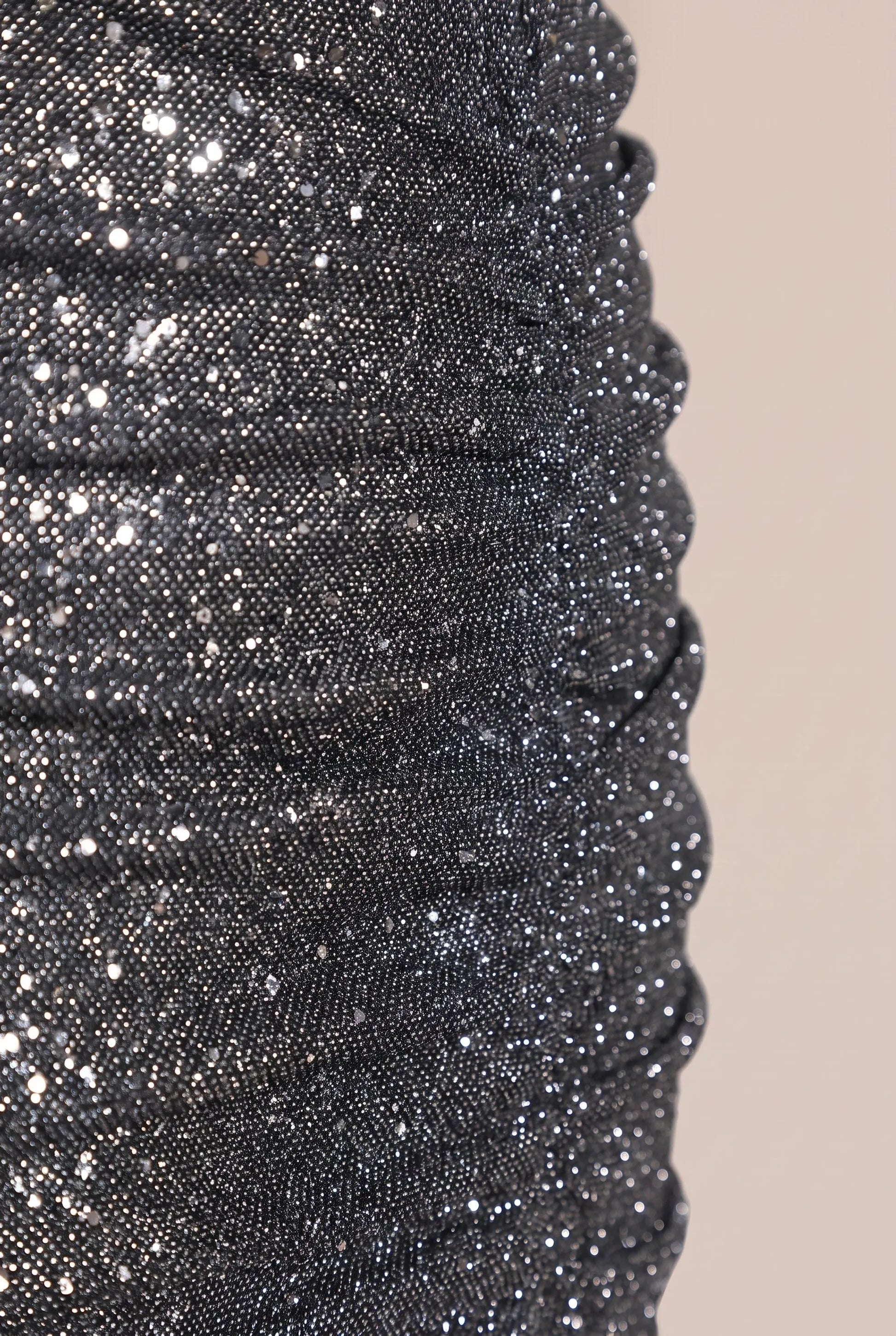 Blynta | Eng Anliegendes Glitzer Minikleid