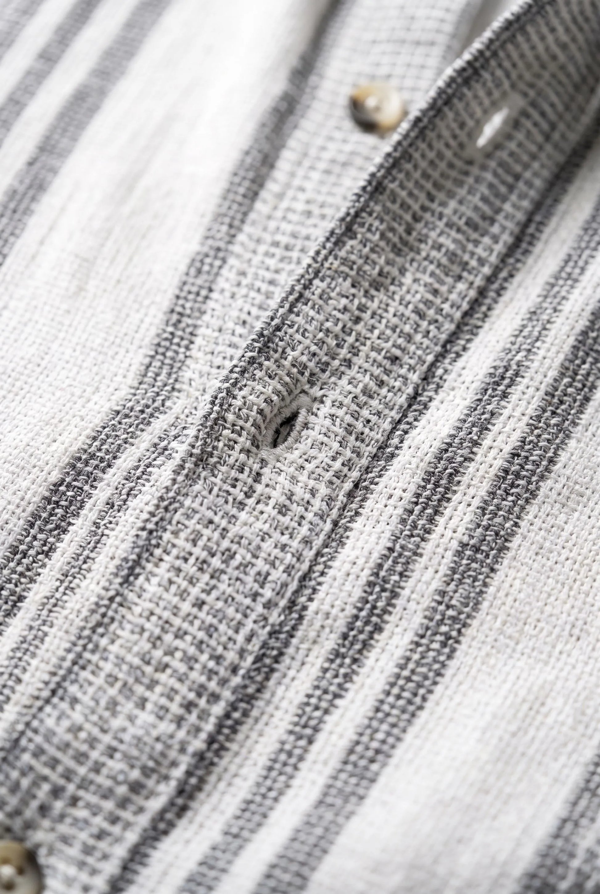 BreezeShirt | Lässiges Gestreiftes Sommerhemd