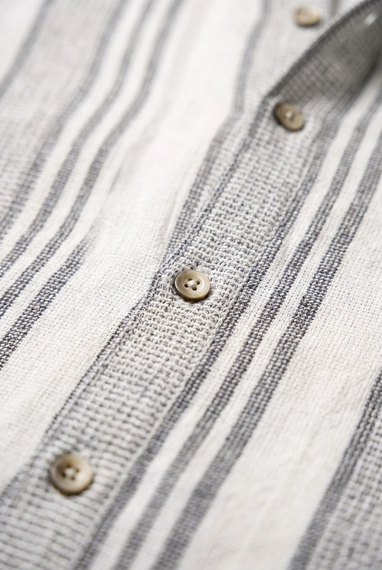 BreezeShirt | Lässiges Gestreiftes Sommerhemd