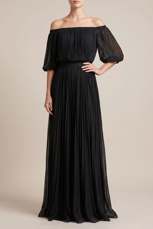 Breezelle | Elegantes Schulterfreies Maxikleid Mit Feinen Plisseefalten