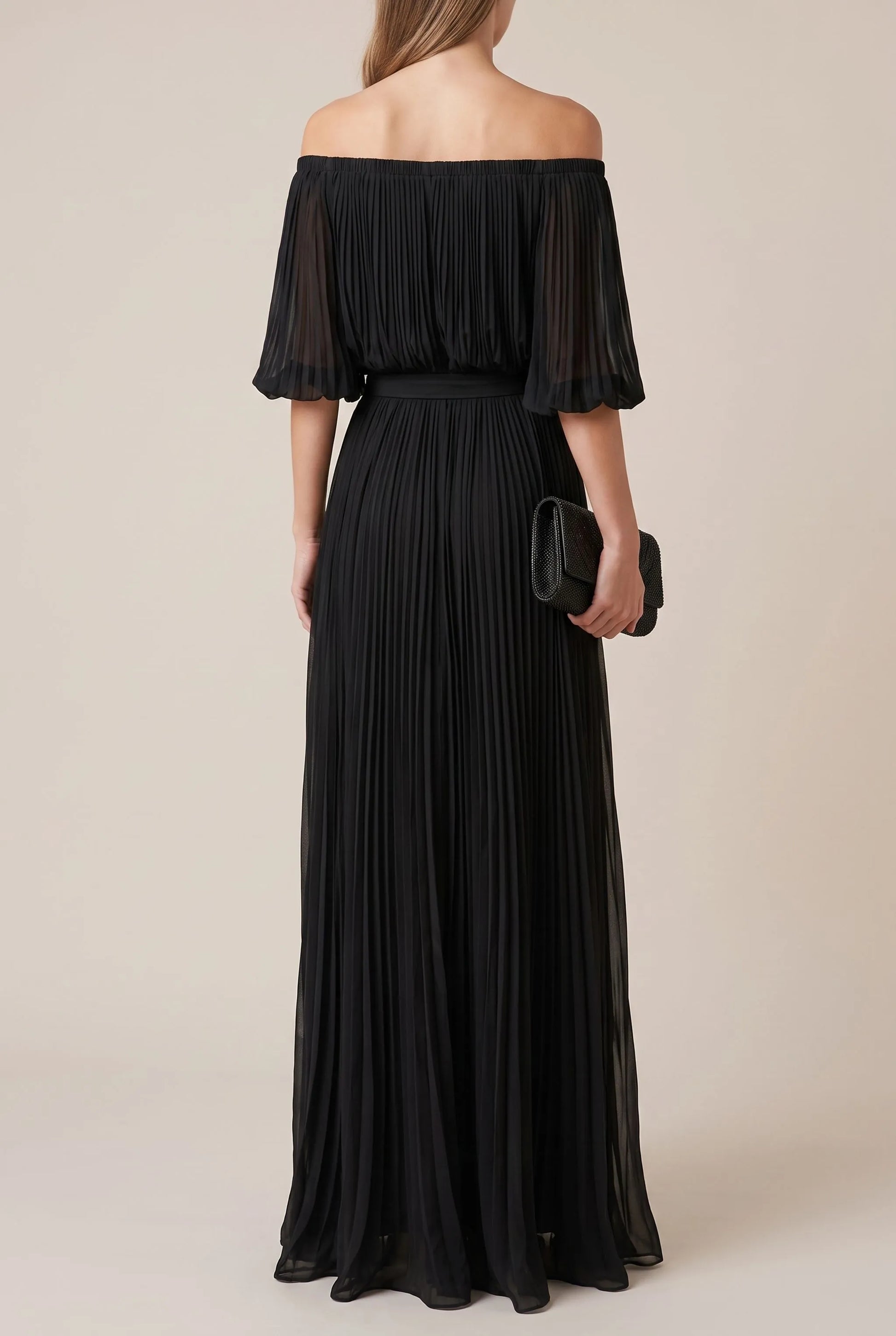Breezelle | Elegantes Schulterfreies Maxikleid Mit Feinen Plisseefalten