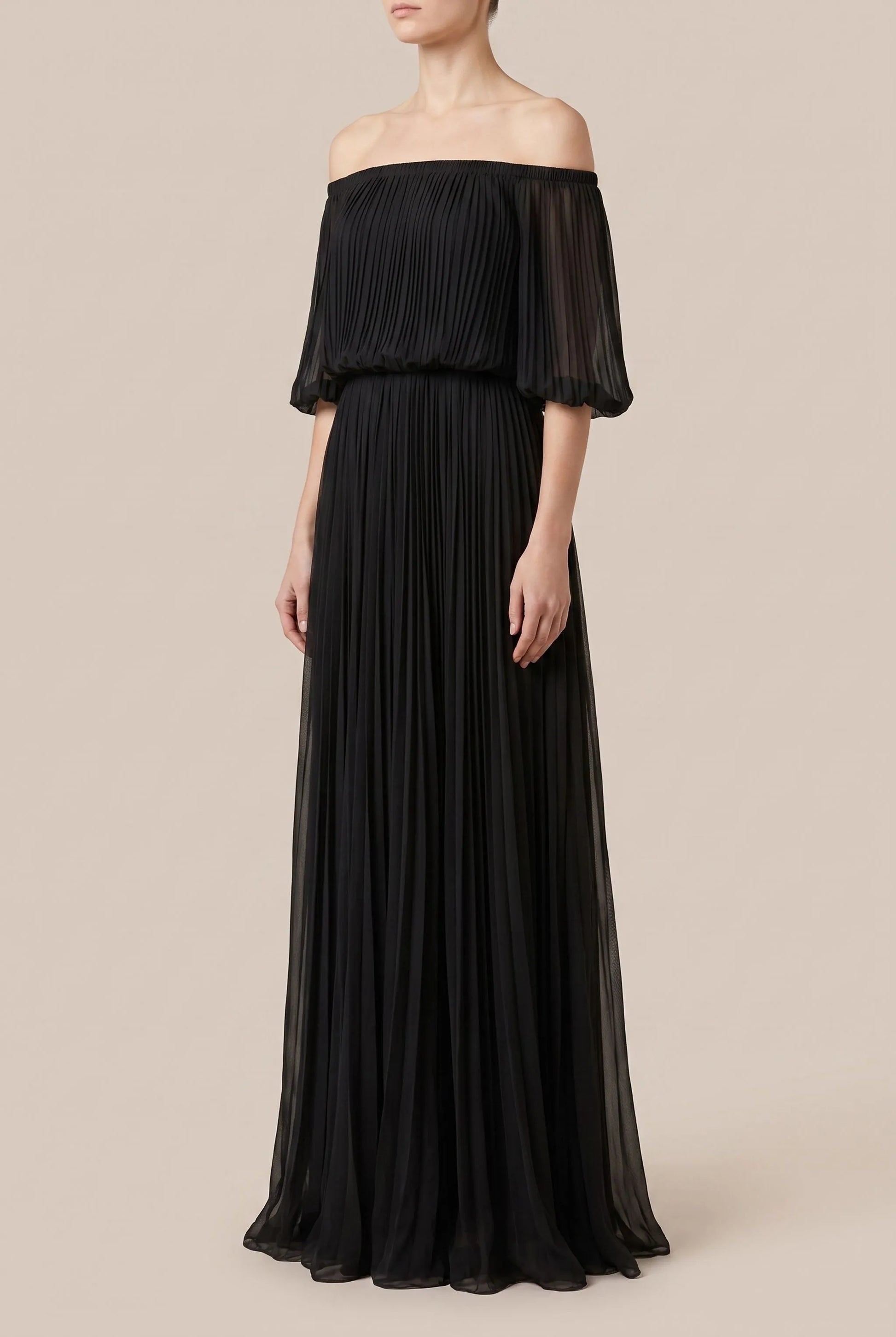 Breezelle | Elegantes Schulterfreies Maxikleid Mit Feinen Plisseefalten