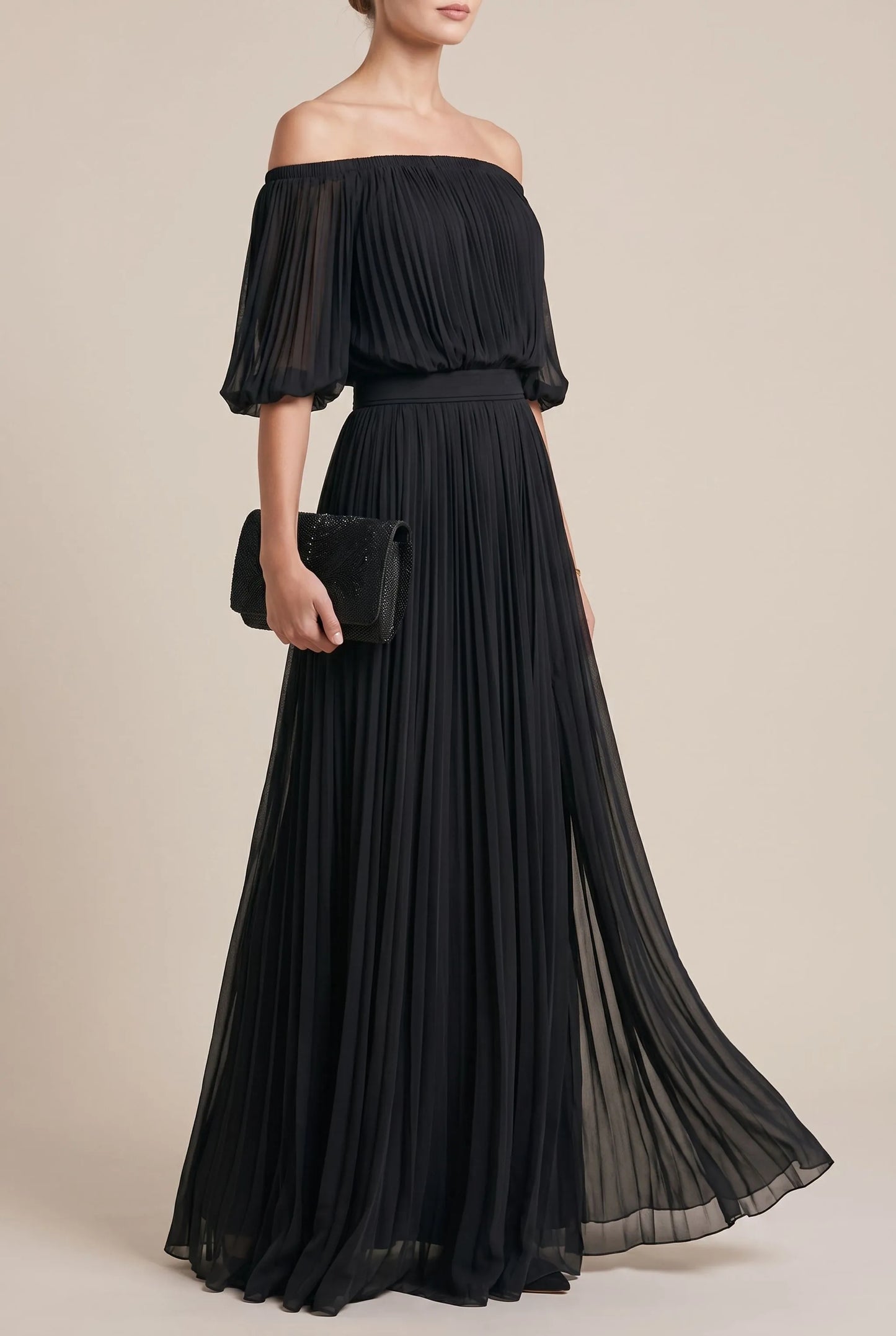 Breezelle | Elegantes Schulterfreies Maxikleid Mit Feinen Plisseefalten