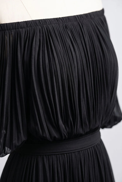 Breezelle | Elegantes Schulterfreies Maxikleid Mit Feinen Plisseefalten