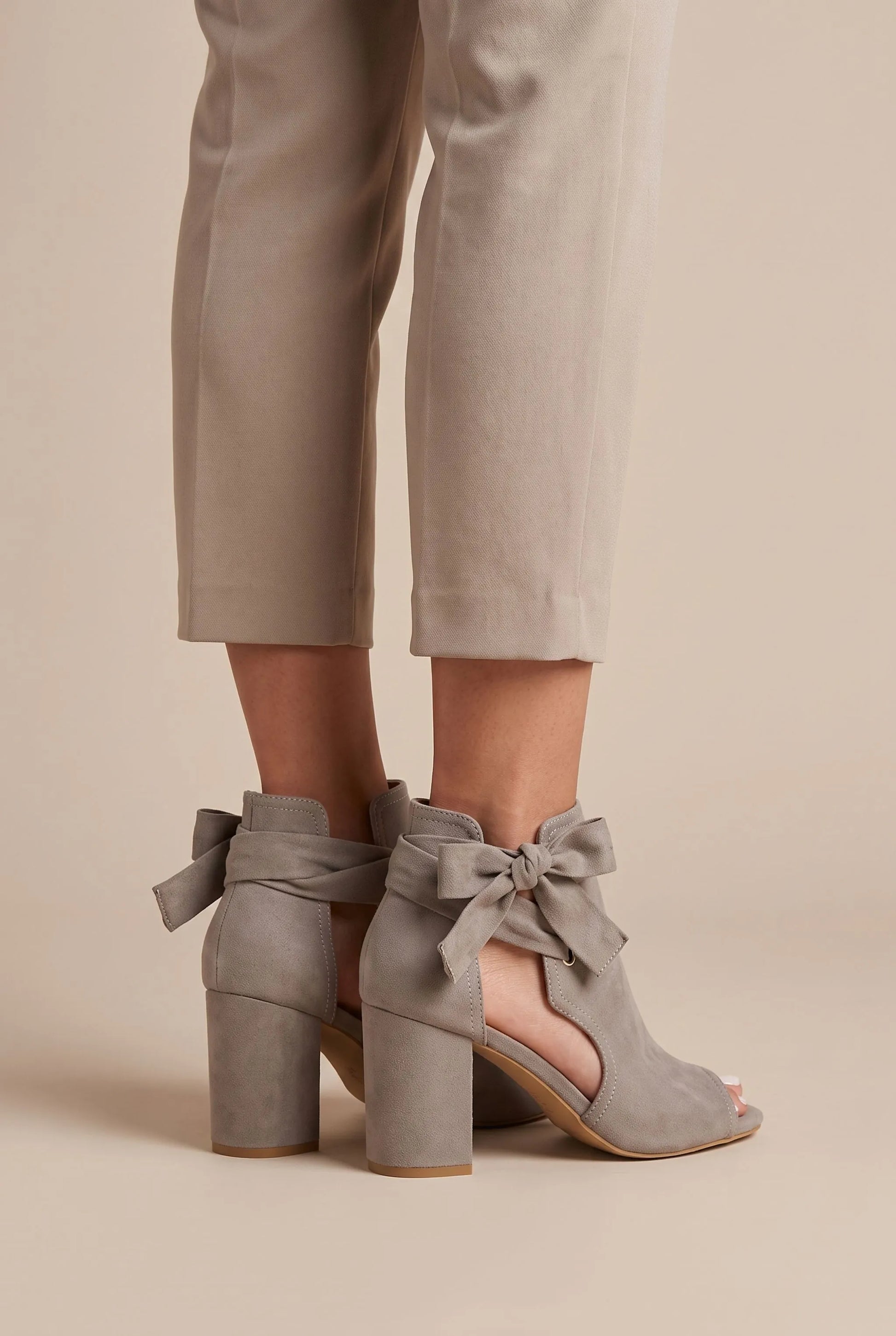 Breezies | Elegante Peep-Toe Stiefeletten