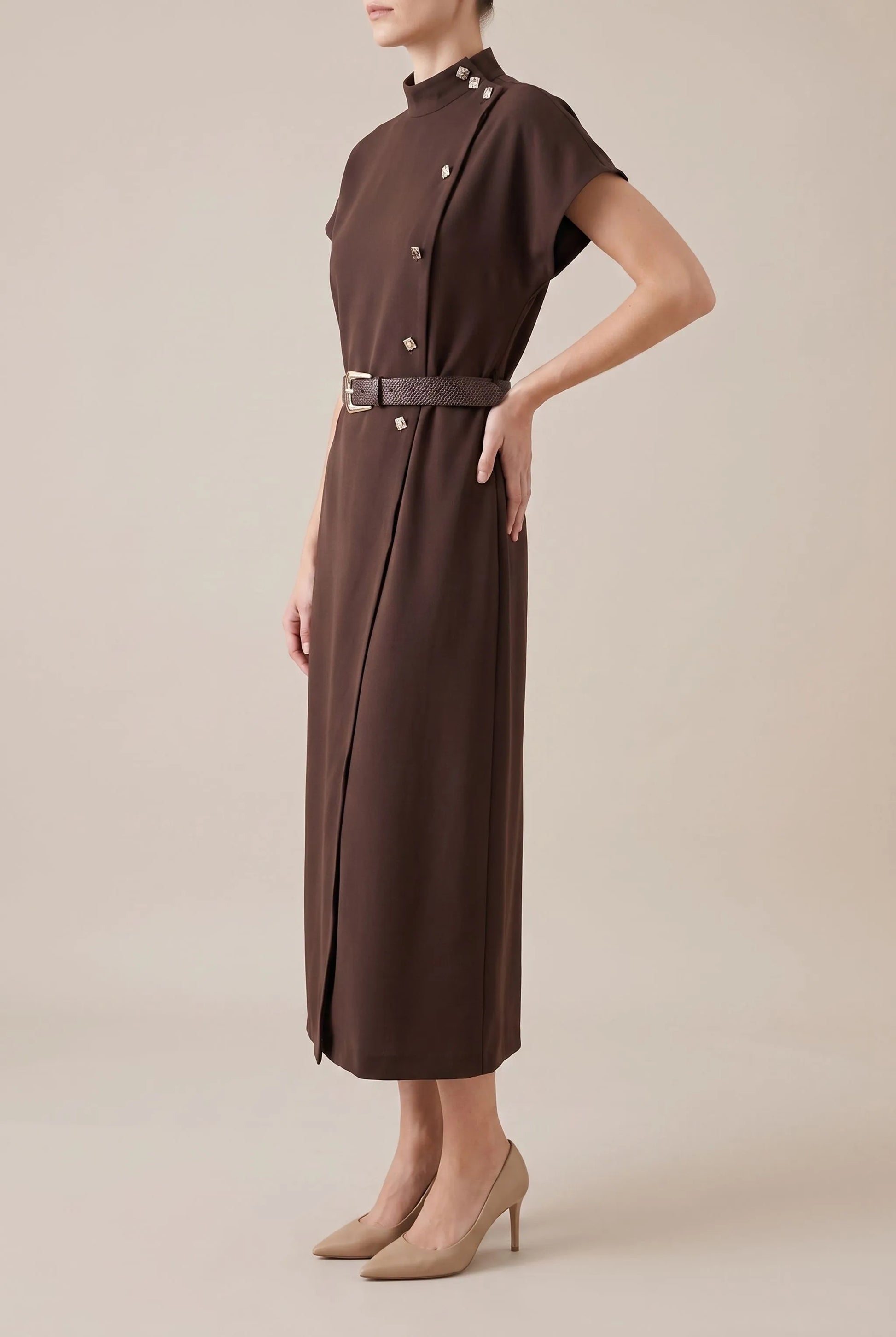 Brunova | Elegantes Braunes Midikleid Im Retro-Stil