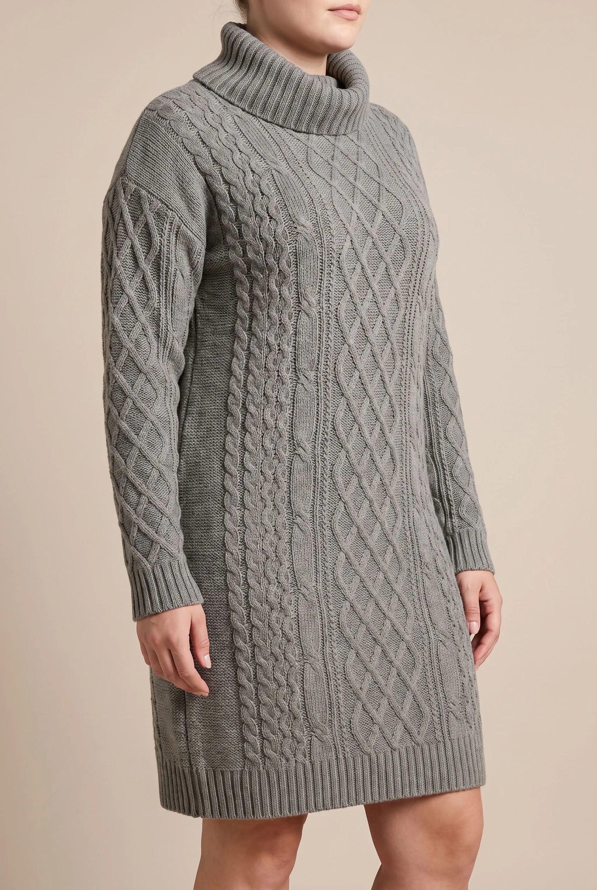 CableLoom | Kuscheliges Zopfmuster Rollkragen Strickkleid