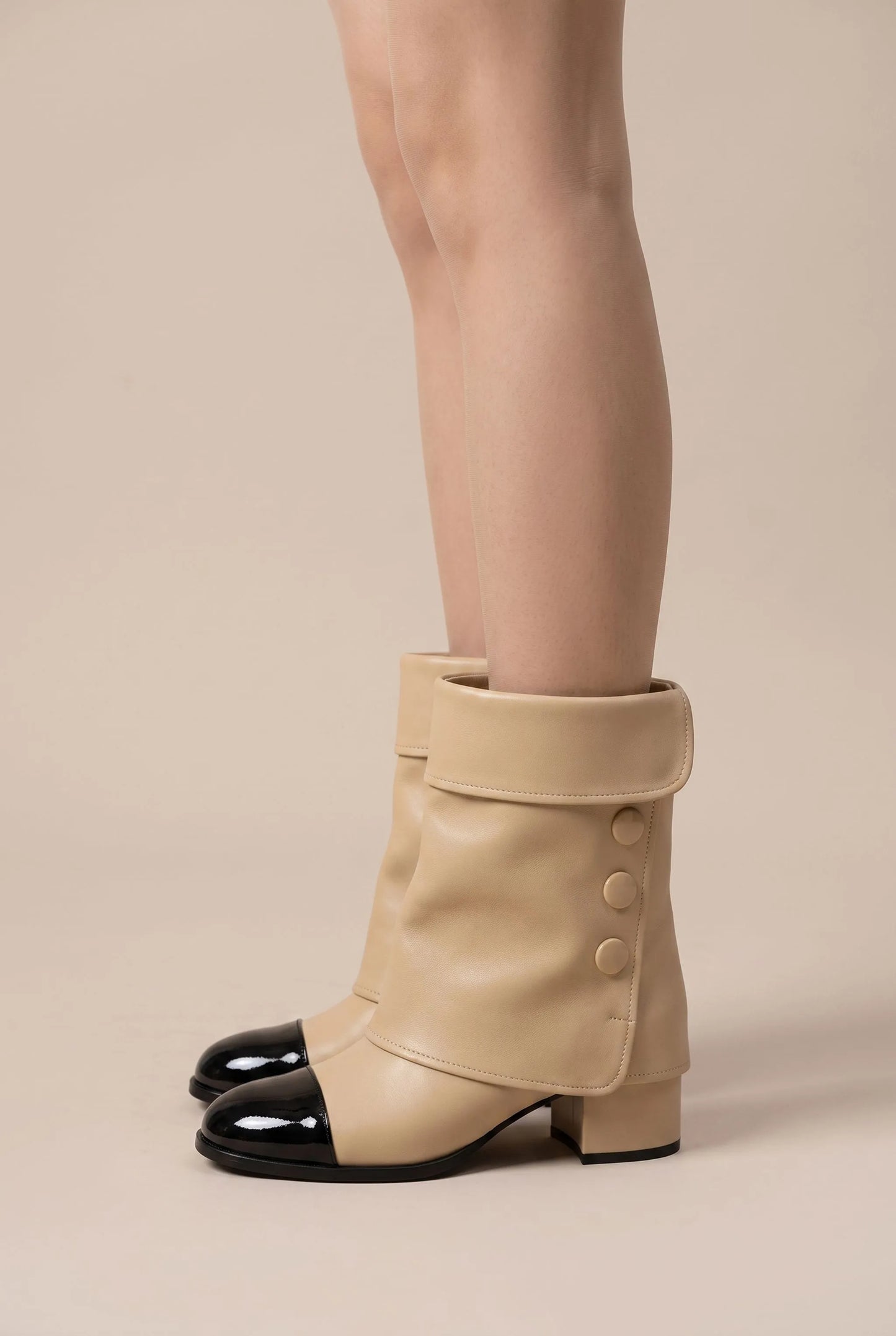 Capstride | Zweifarbige Damenstiefel Mit Blockabsatz