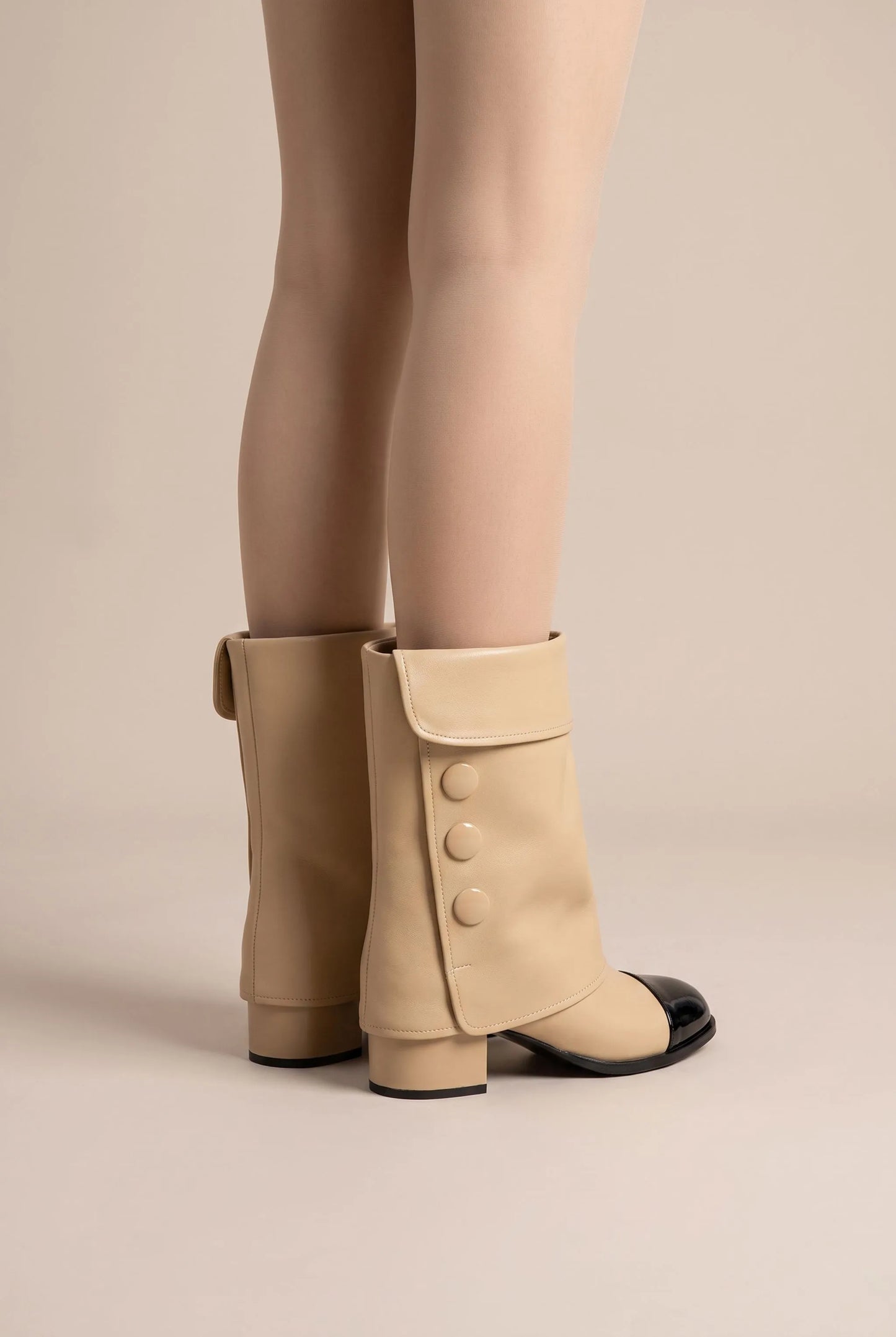 Capstride | Zweifarbige Damenstiefel Mit Blockabsatz