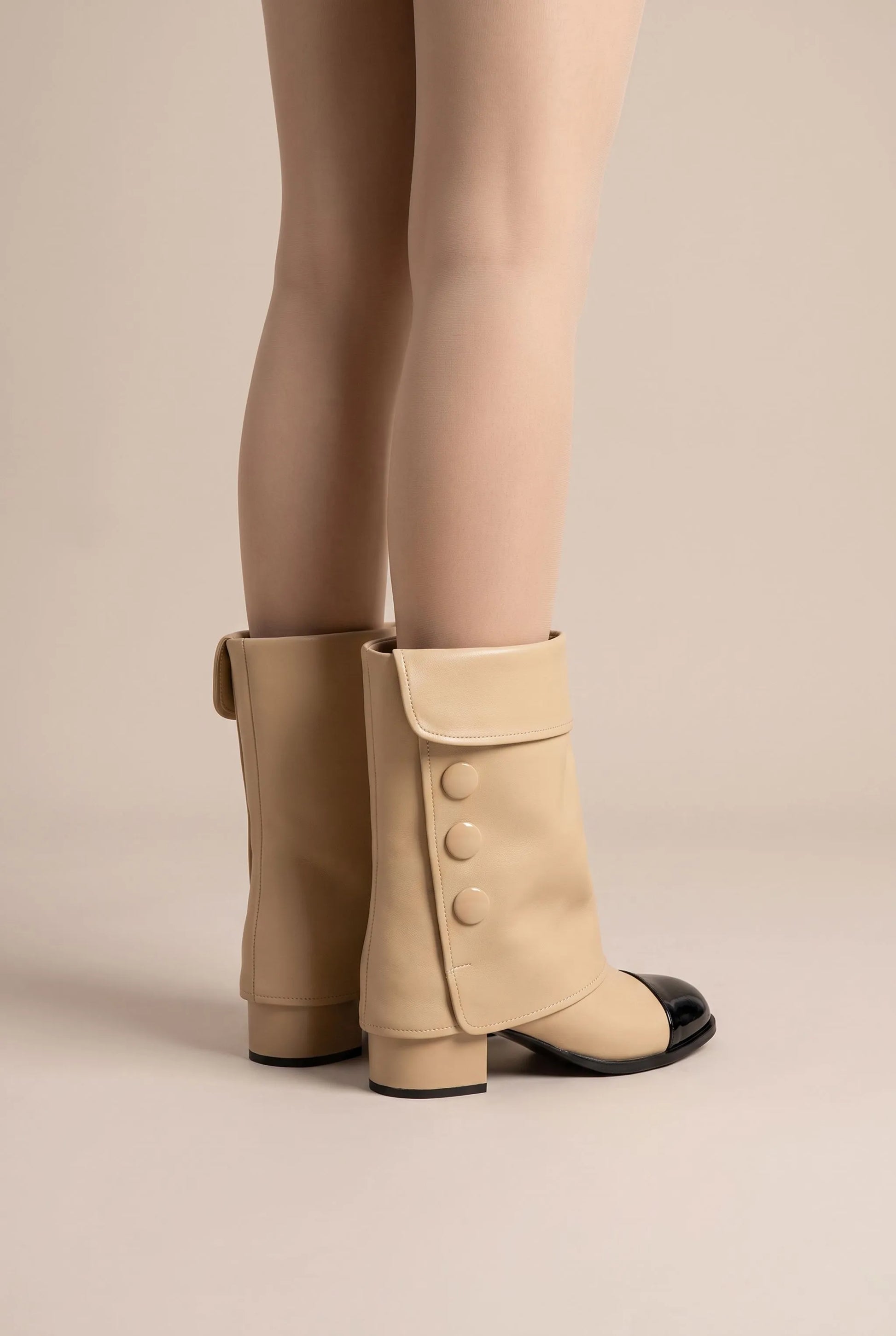 Capstride | Zweifarbige Damenstiefel Mit Blockabsatz