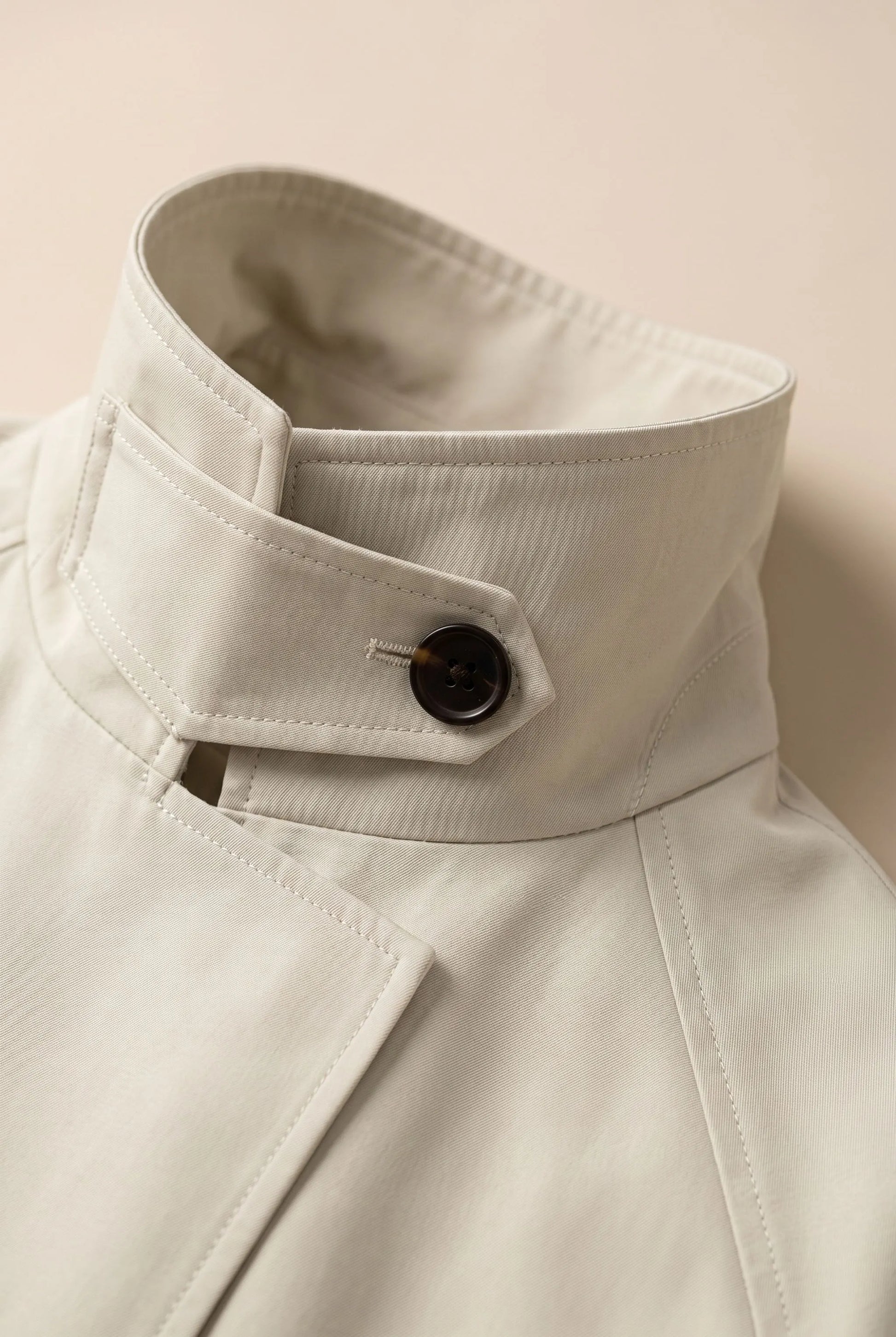 Cinchia | Eleganter Kurzer Trenchcoat Mit Stehkragen
