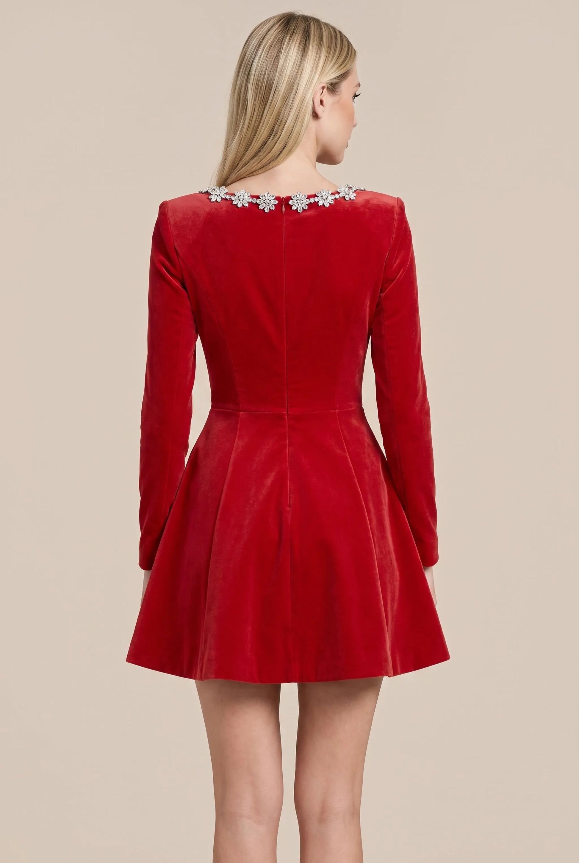 Dazzia | Elegantes Kurzes Kleid Mit Langen Ärmeln