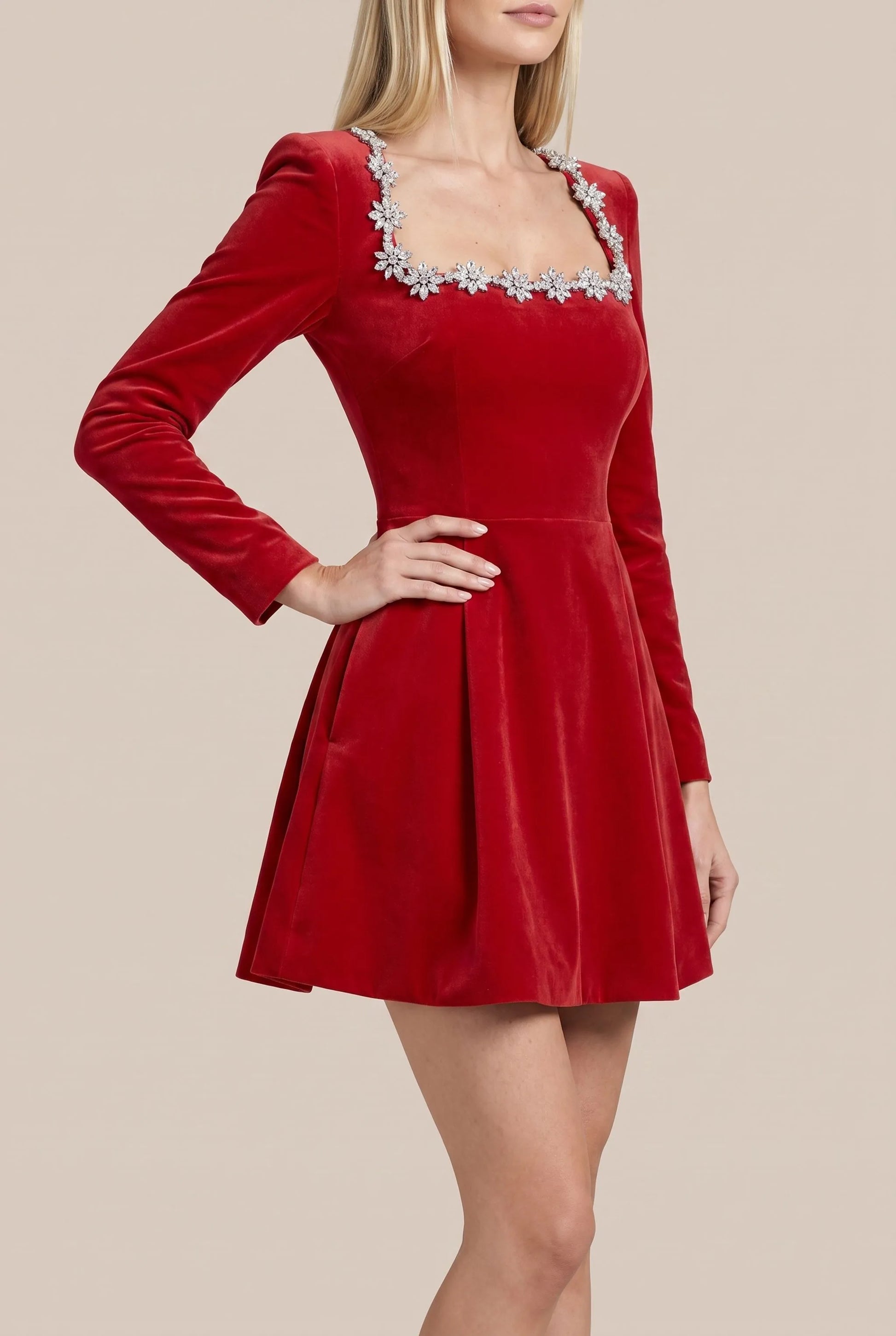 Dazzia | Elegantes Kurzes Kleid Mit Langen Ärmeln