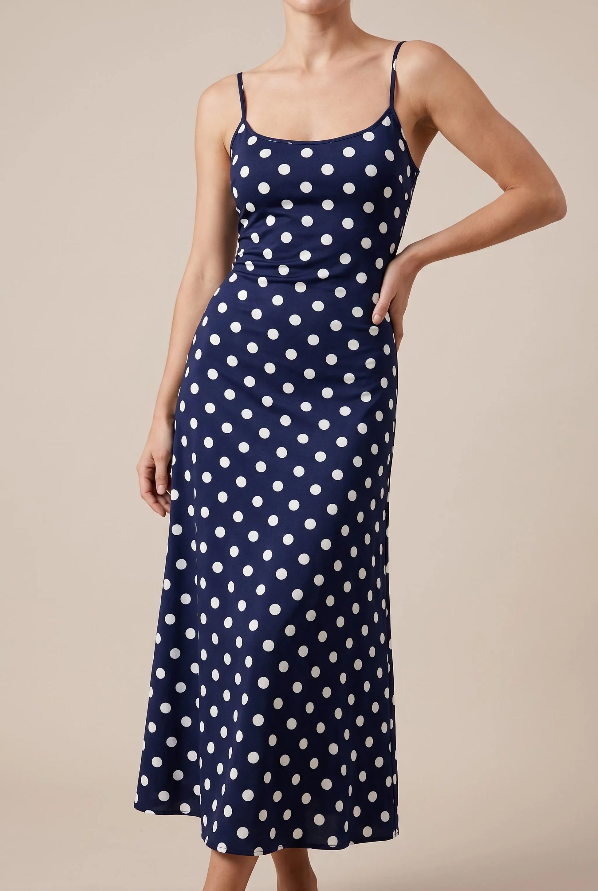 Dotara | Elegantes Sommerkleid Mit Punkten