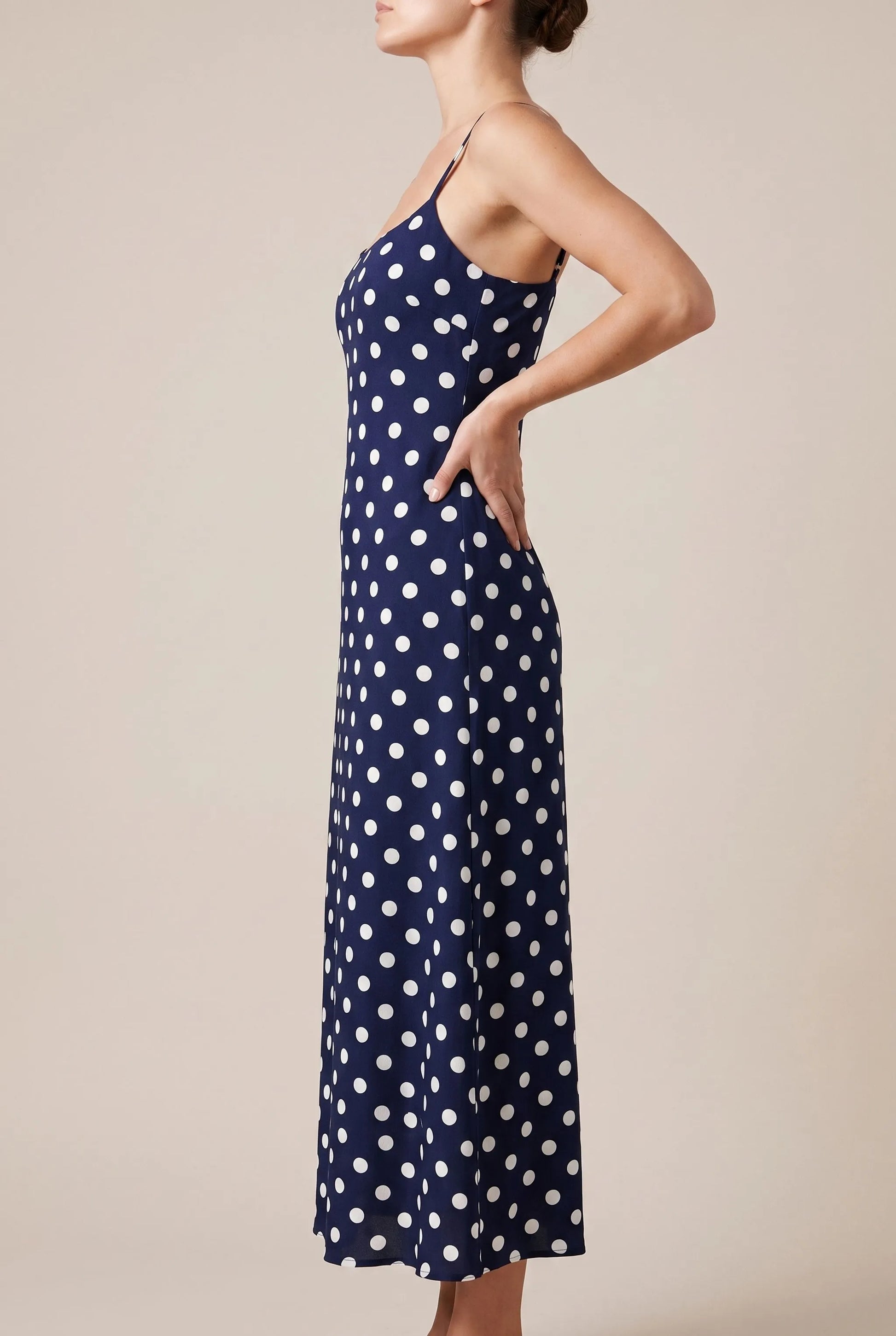 Dotara | Elegantes Sommerkleid Mit Punkten