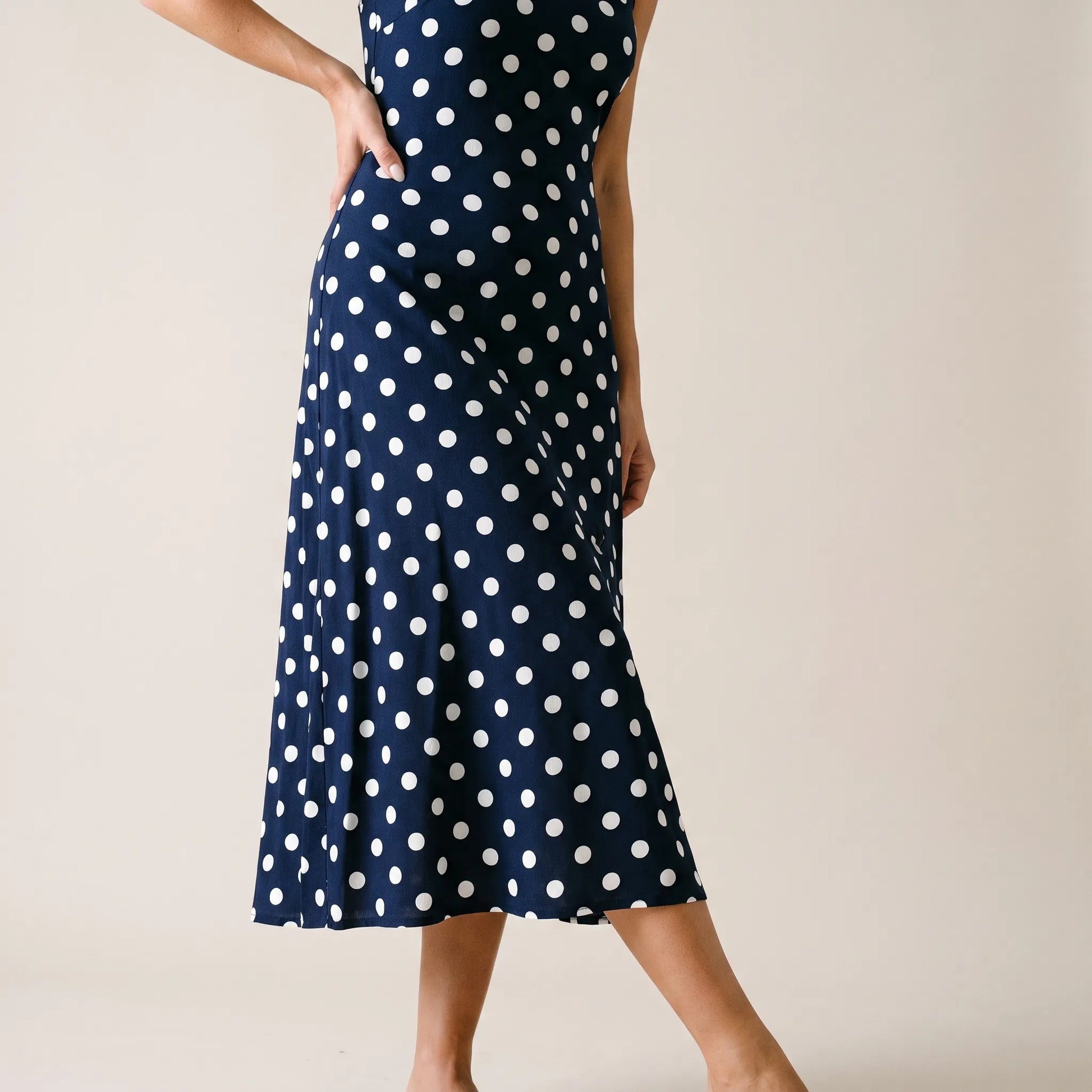 Dotara | Elegantes Sommerkleid Mit Punkten