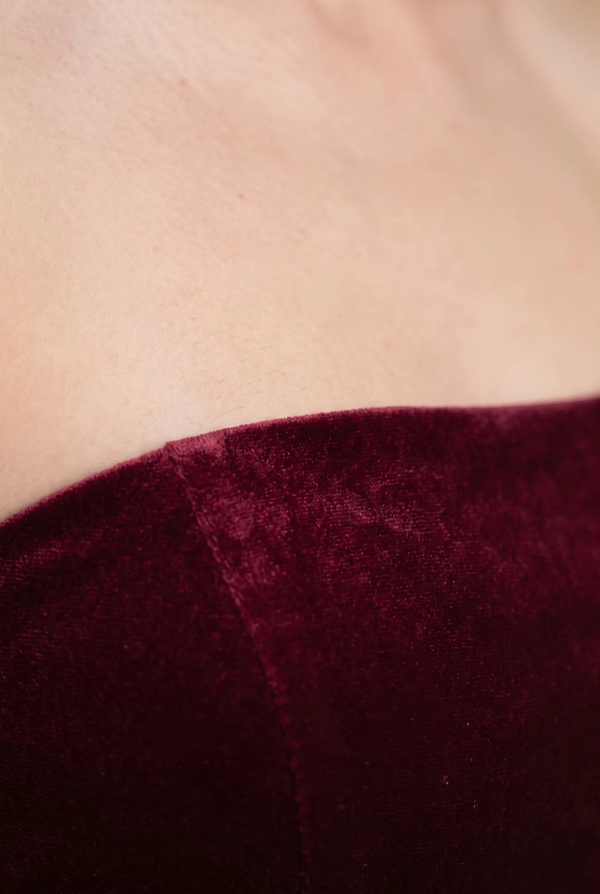 Drapely | Figurbetontes Trägerloses Minikleid Für Den Abend