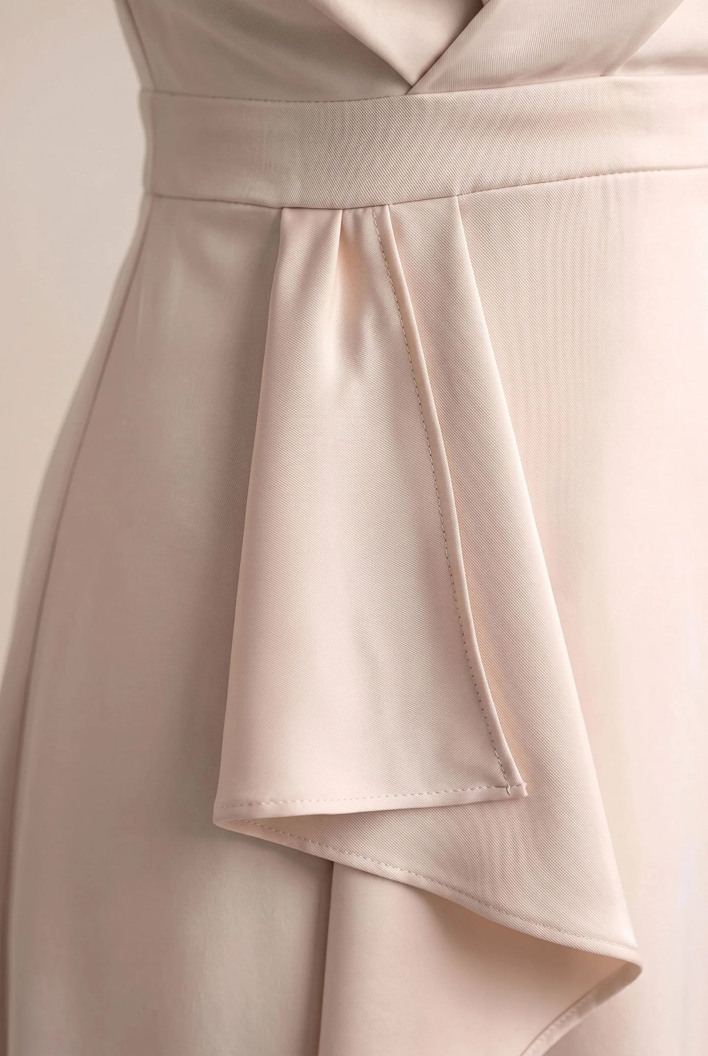 Drapia | Ärmelloses Midikleid Mit Asymmetrischem Saum