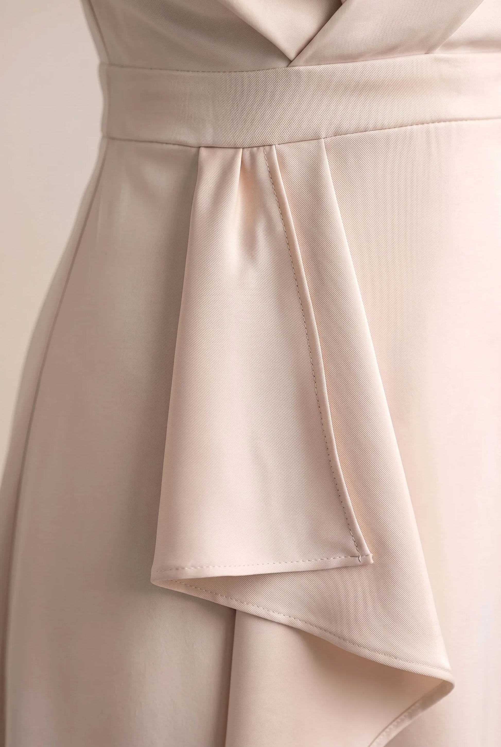 Drapia | Ärmelloses Midikleid Mit Asymmetrischem Saum