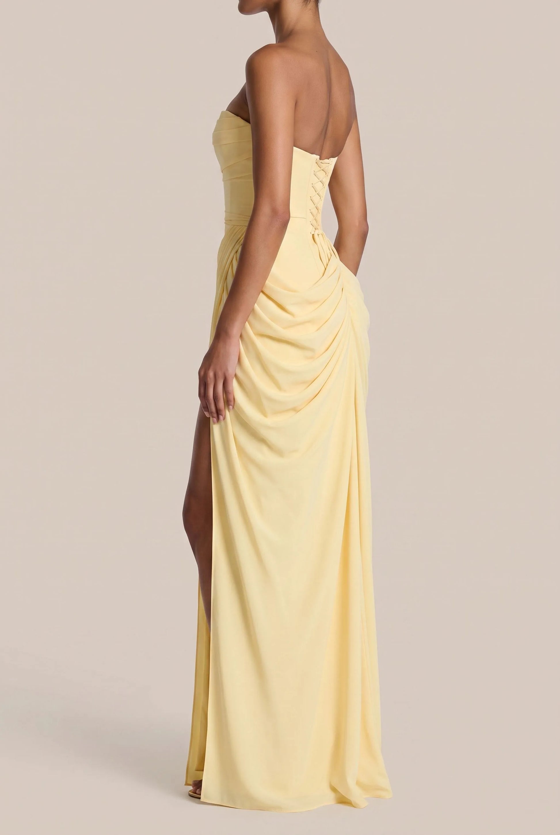 Evelyna | Bodenlanges Schulterfreies Abendkleid Mit Beinschlitz