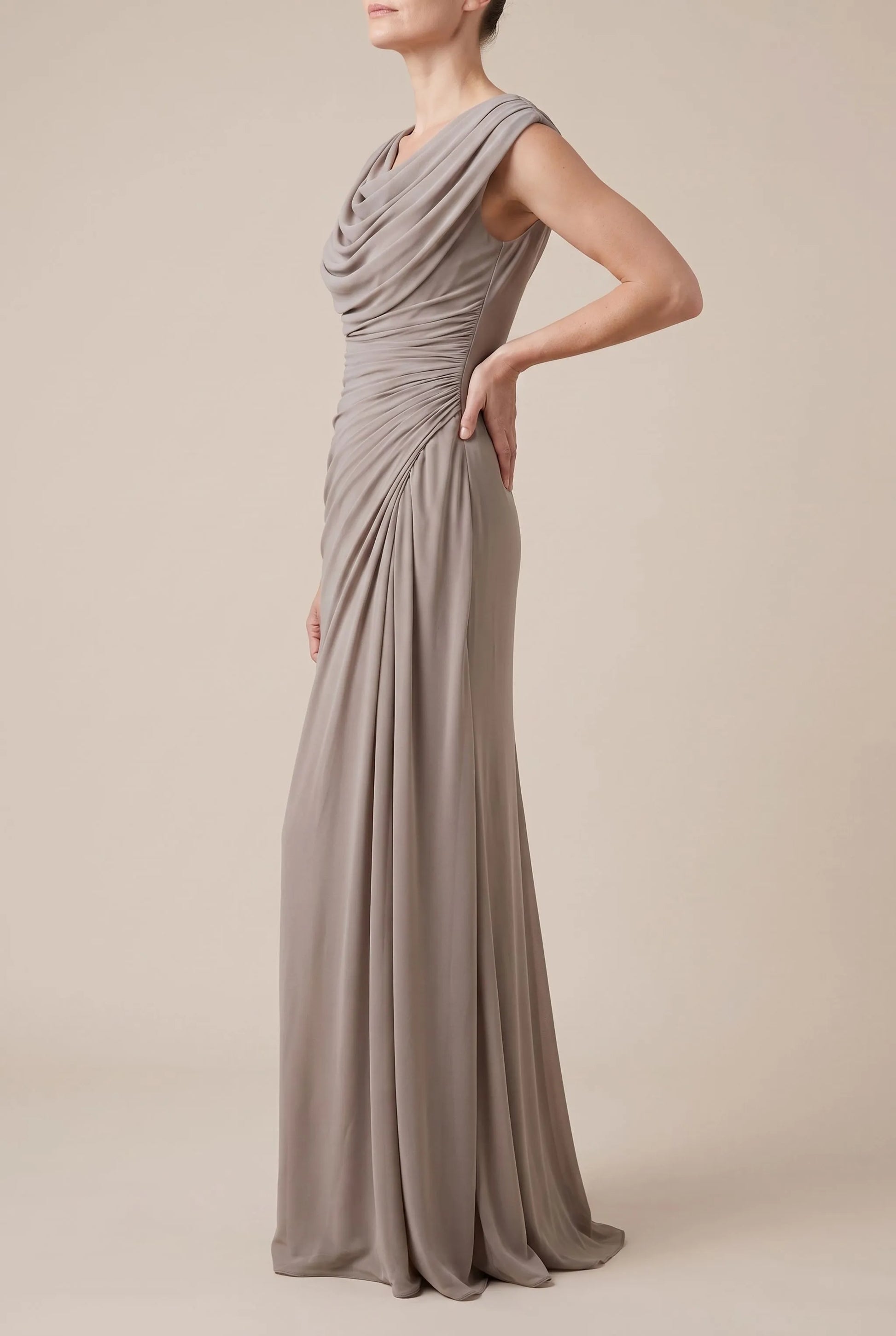 Evengrace | Elegantes Bodenlanges Maxikleid Mit Raffung