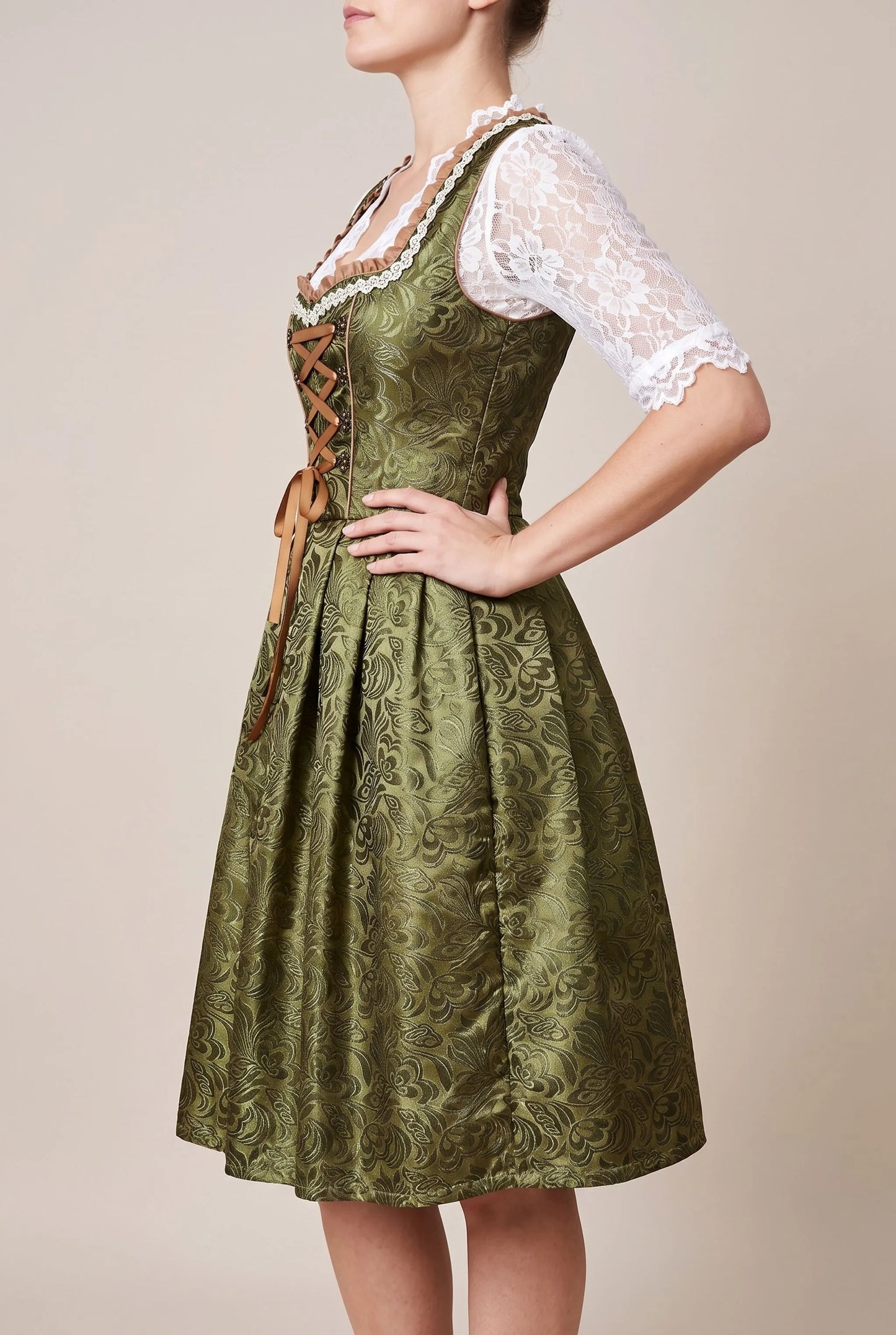 Festivy | Klassisches Grünes Dirndl Mit Floralem Muster