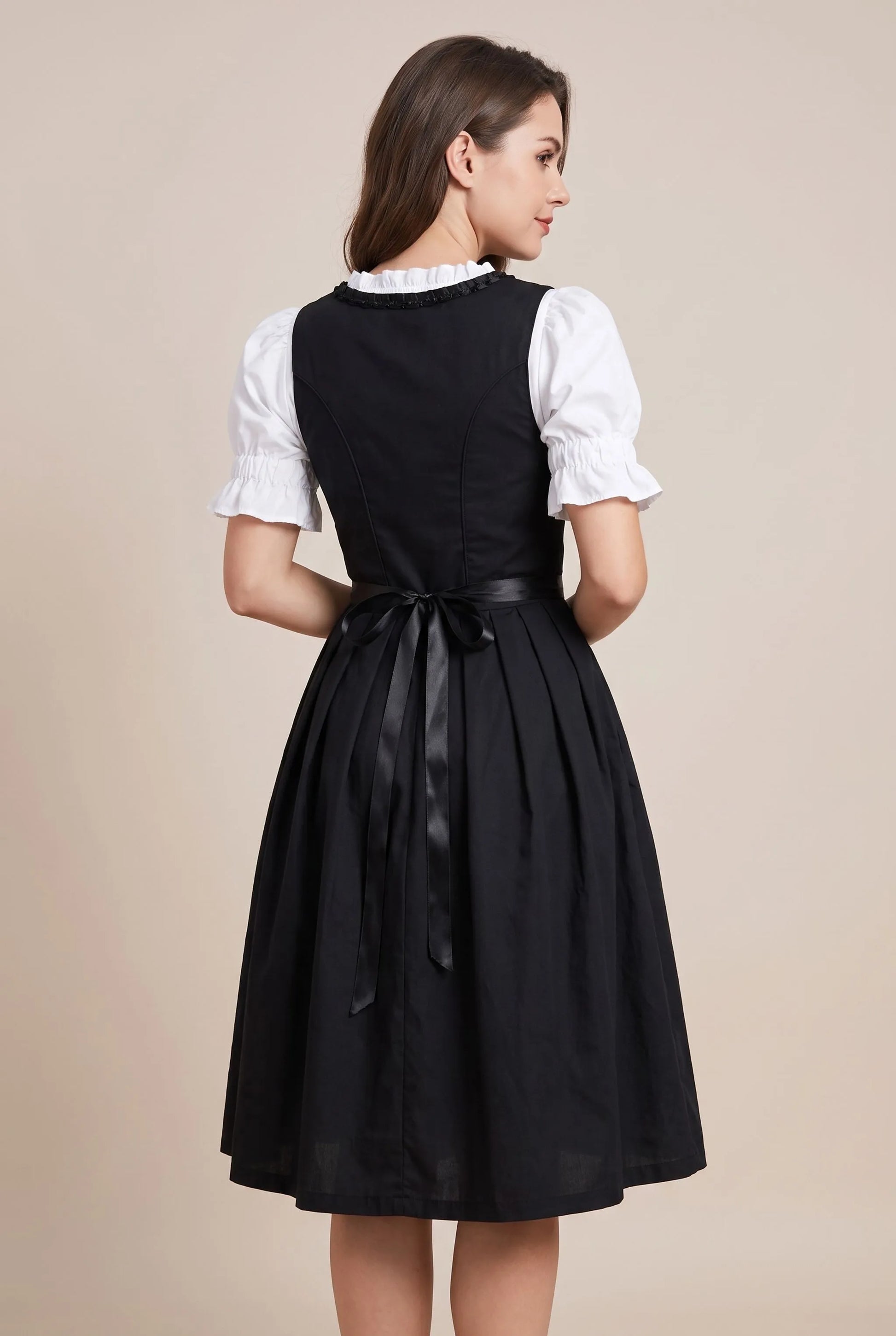 Festvia | Schwarzes Dirndl Im Retro-Stil
