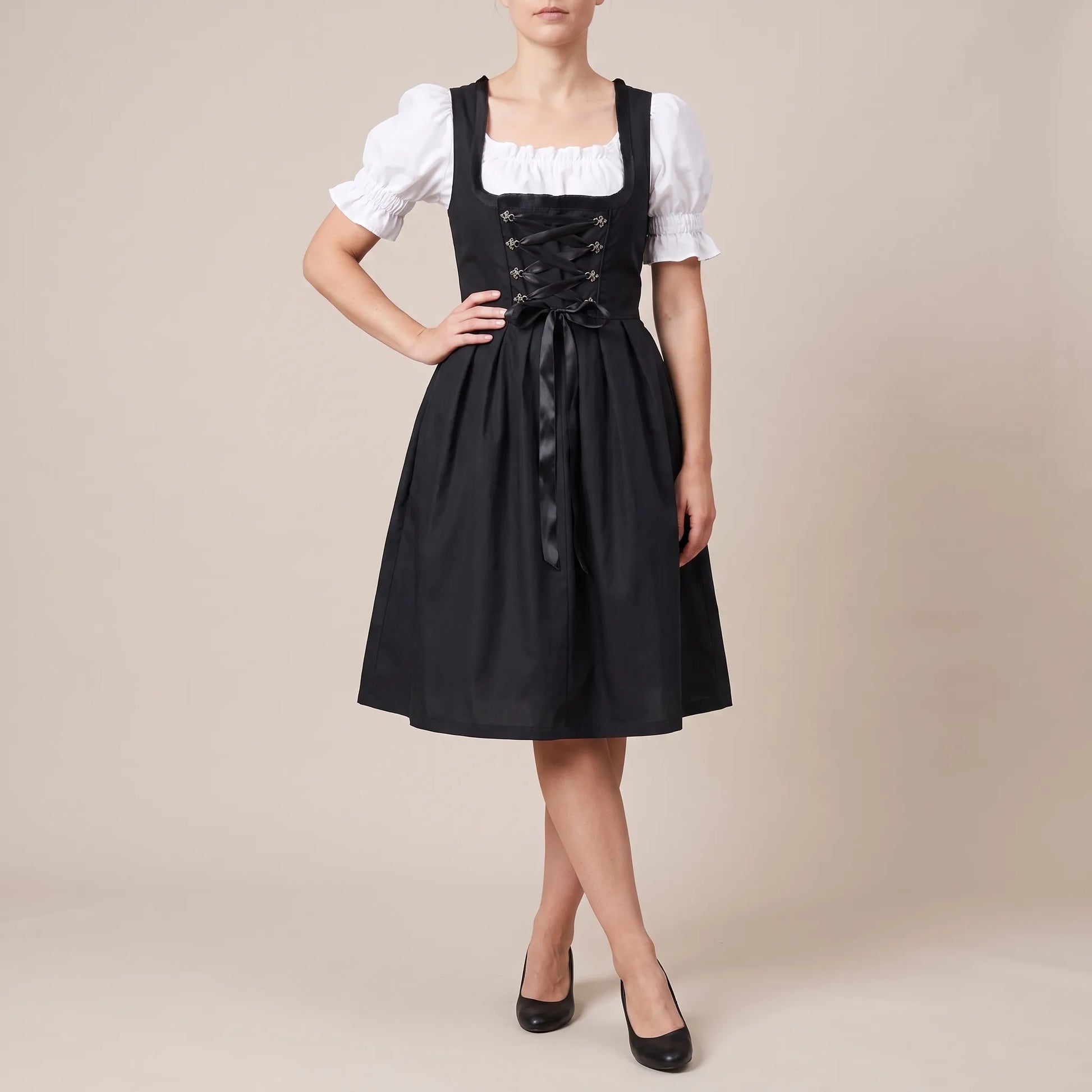 Festvia | Schwarzes Dirndl Im Retro-Stil