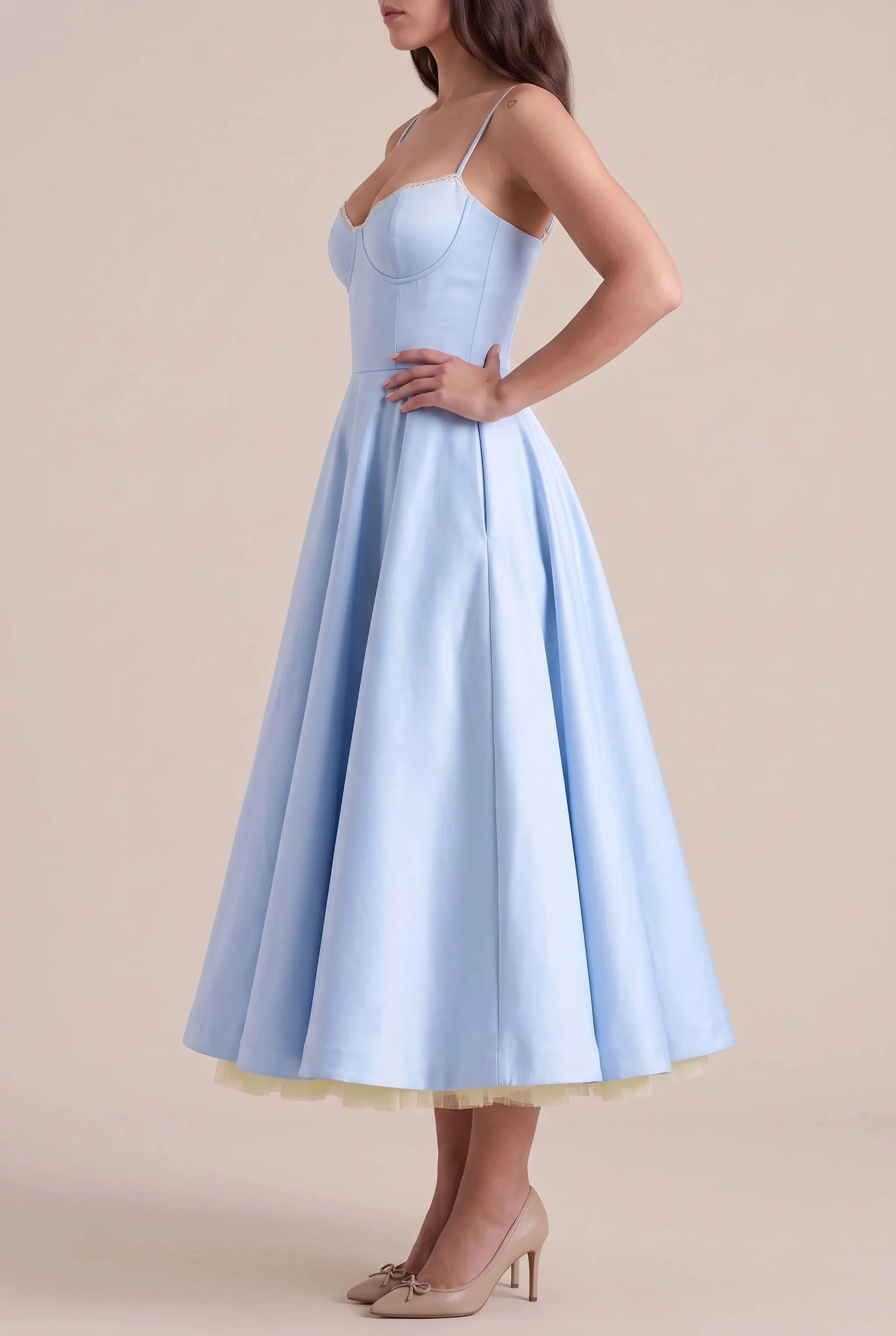 Flarefit | Figurbetontes Midikleid Mit Weitem Rock