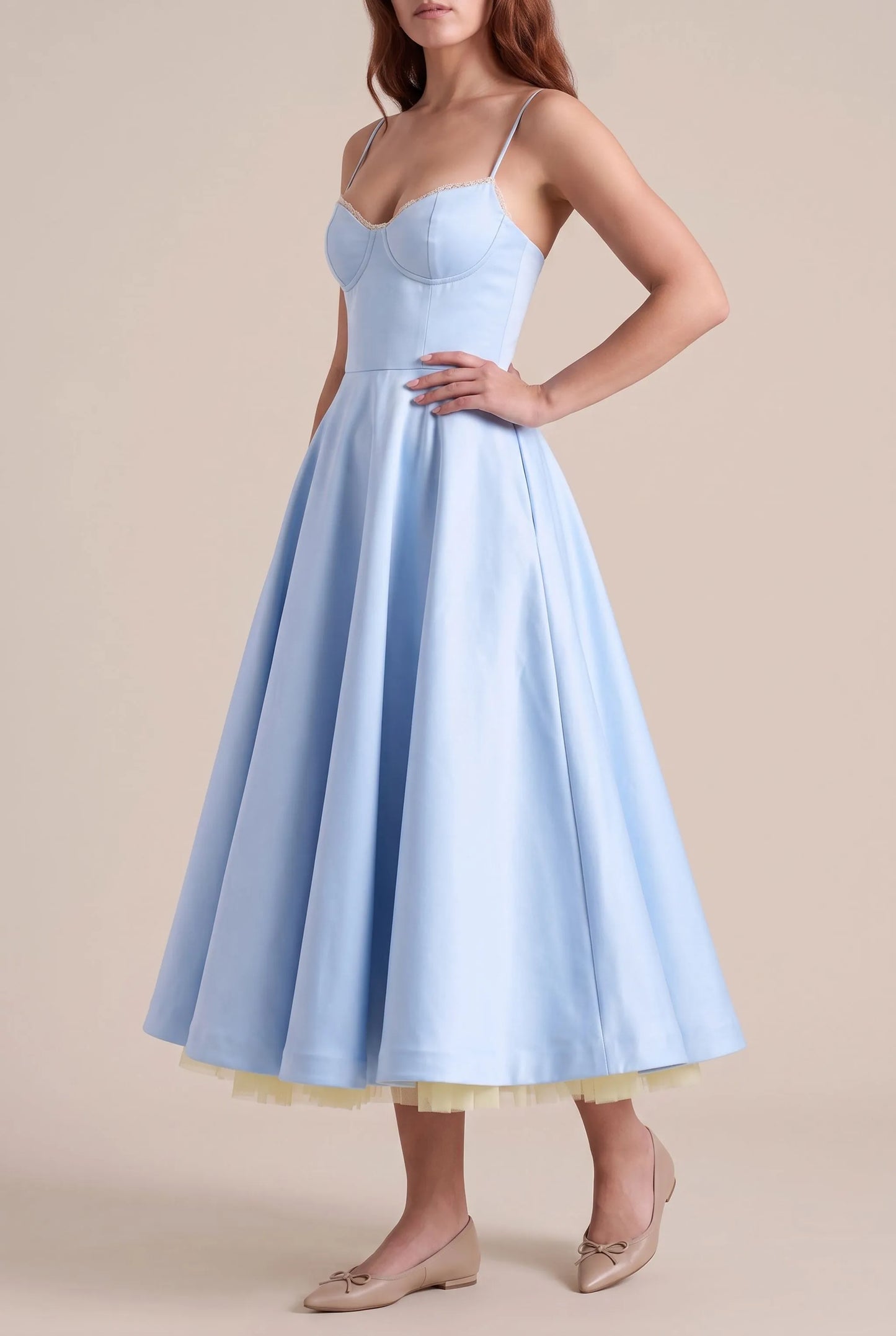 Flarefit | Figurbetontes Midikleid Mit Weitem Rock