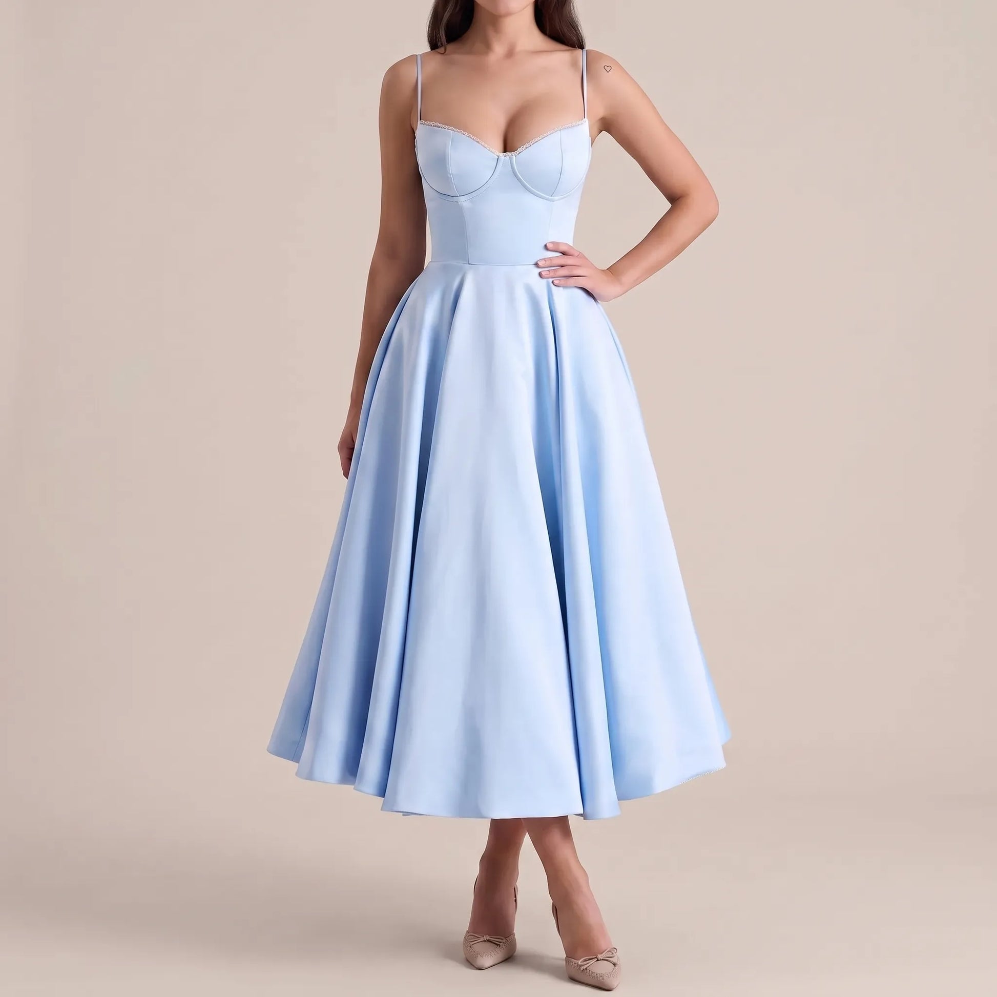 Flarefit | Figurbetontes Midikleid Mit Weitem Rock